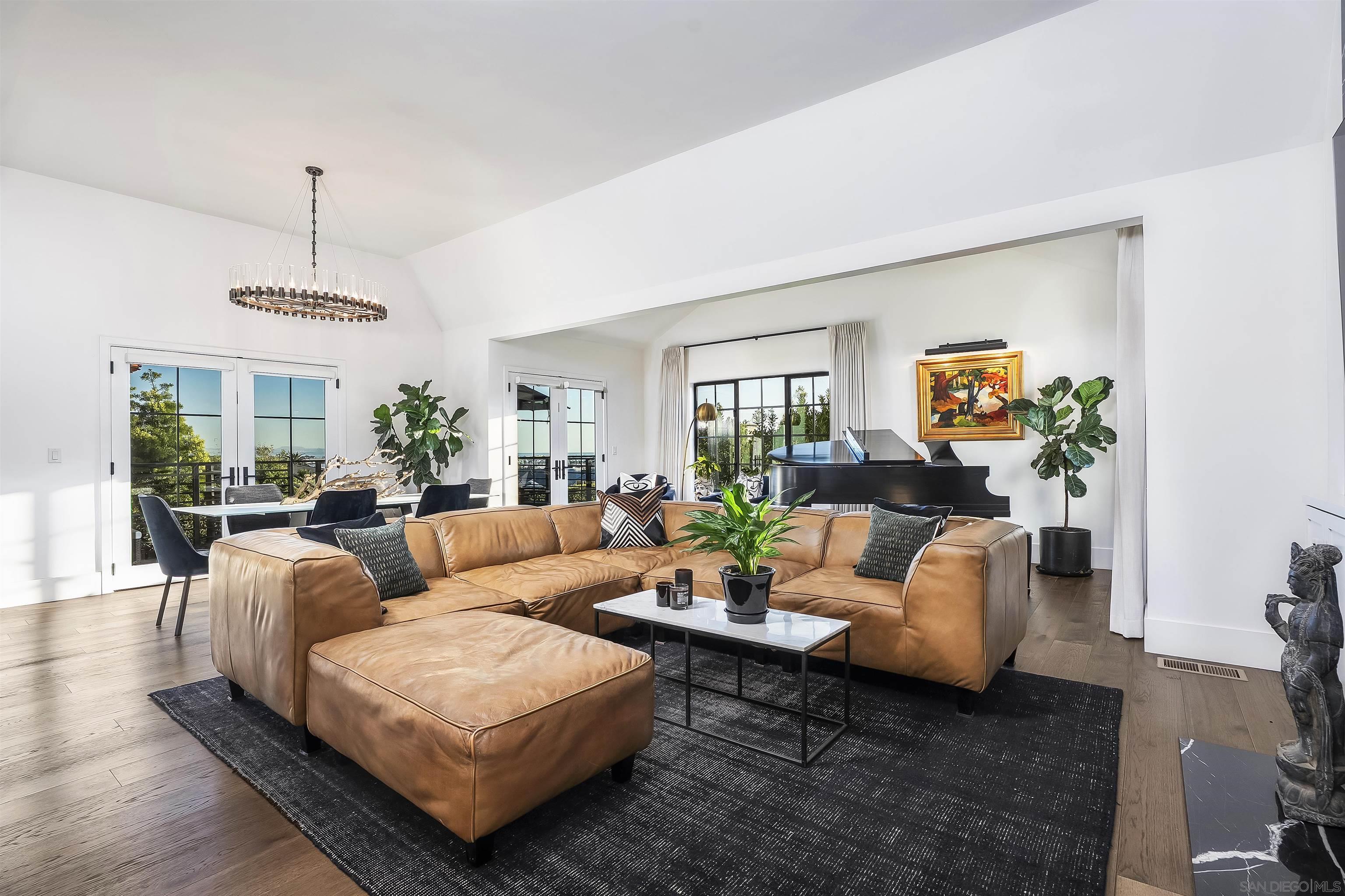 Detail Gallery Image 7 of 47 For 1455  Clove Street, San Diego,  CA 92106 - 4 Beds | 4/1 Baths