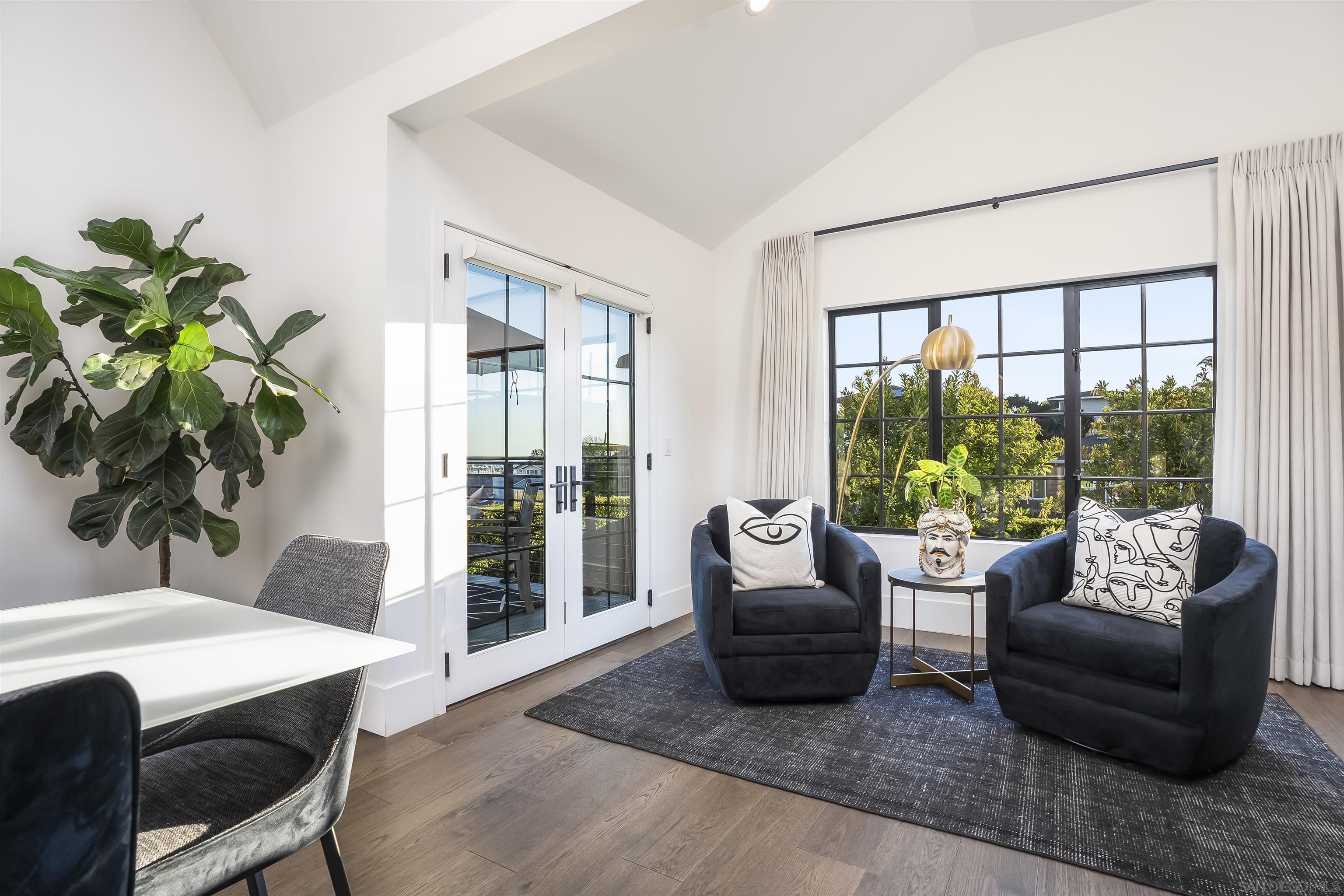 Detail Gallery Image 9 of 47 For 1455  Clove Street, San Diego,  CA 92106 - 4 Beds | 4/1 Baths