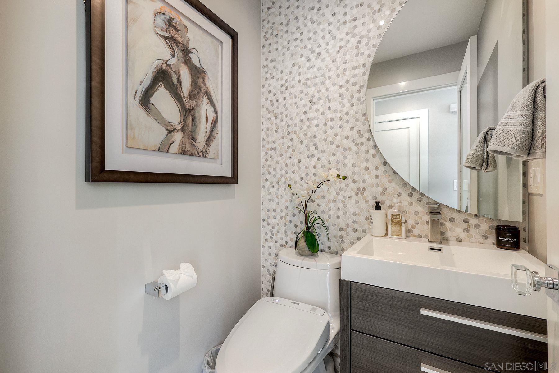 Detail Gallery Image 12 of 35 For 911  9th St, Coronado,  CA 92118 - 3 Beds | 2/1 Baths