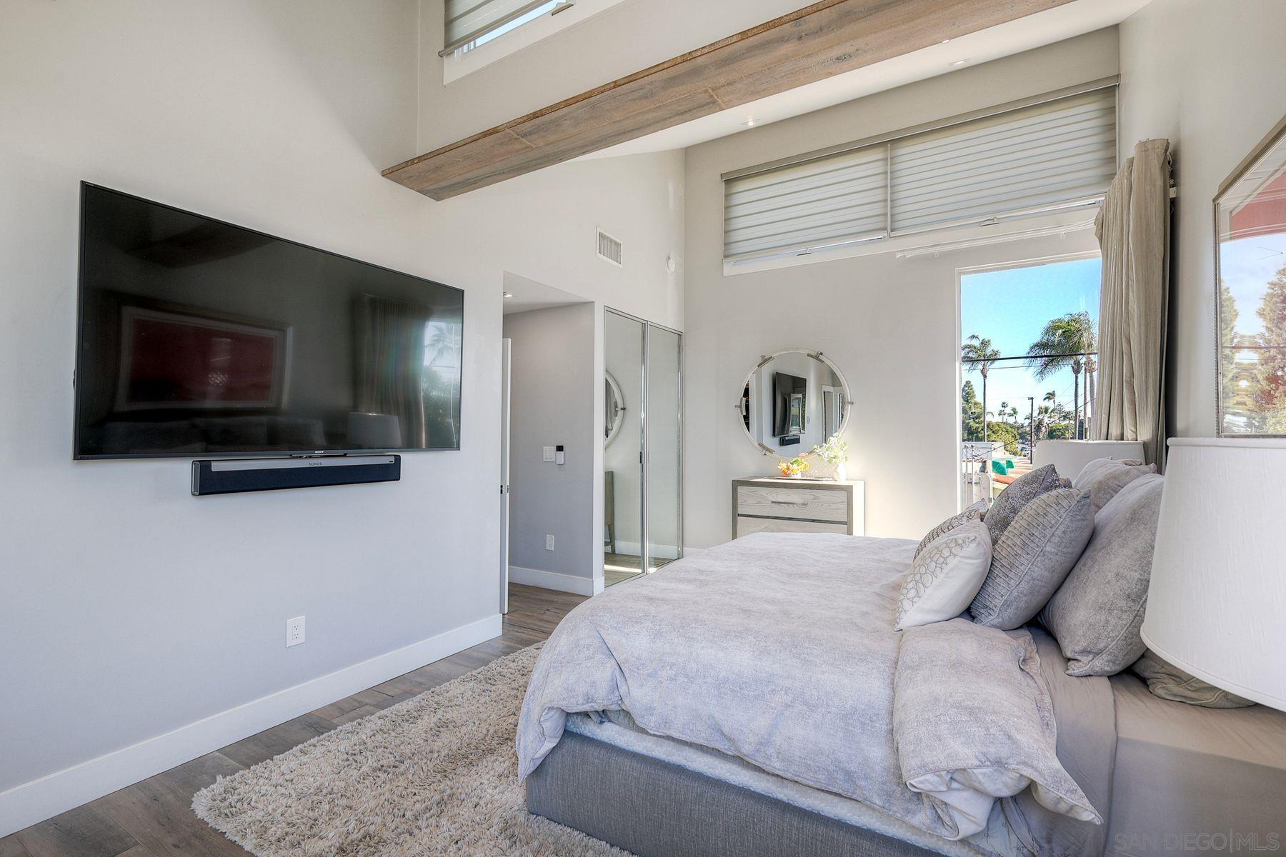 Detail Gallery Image 14 of 35 For 911  9th St, Coronado,  CA 92118 - 3 Beds | 2/1 Baths