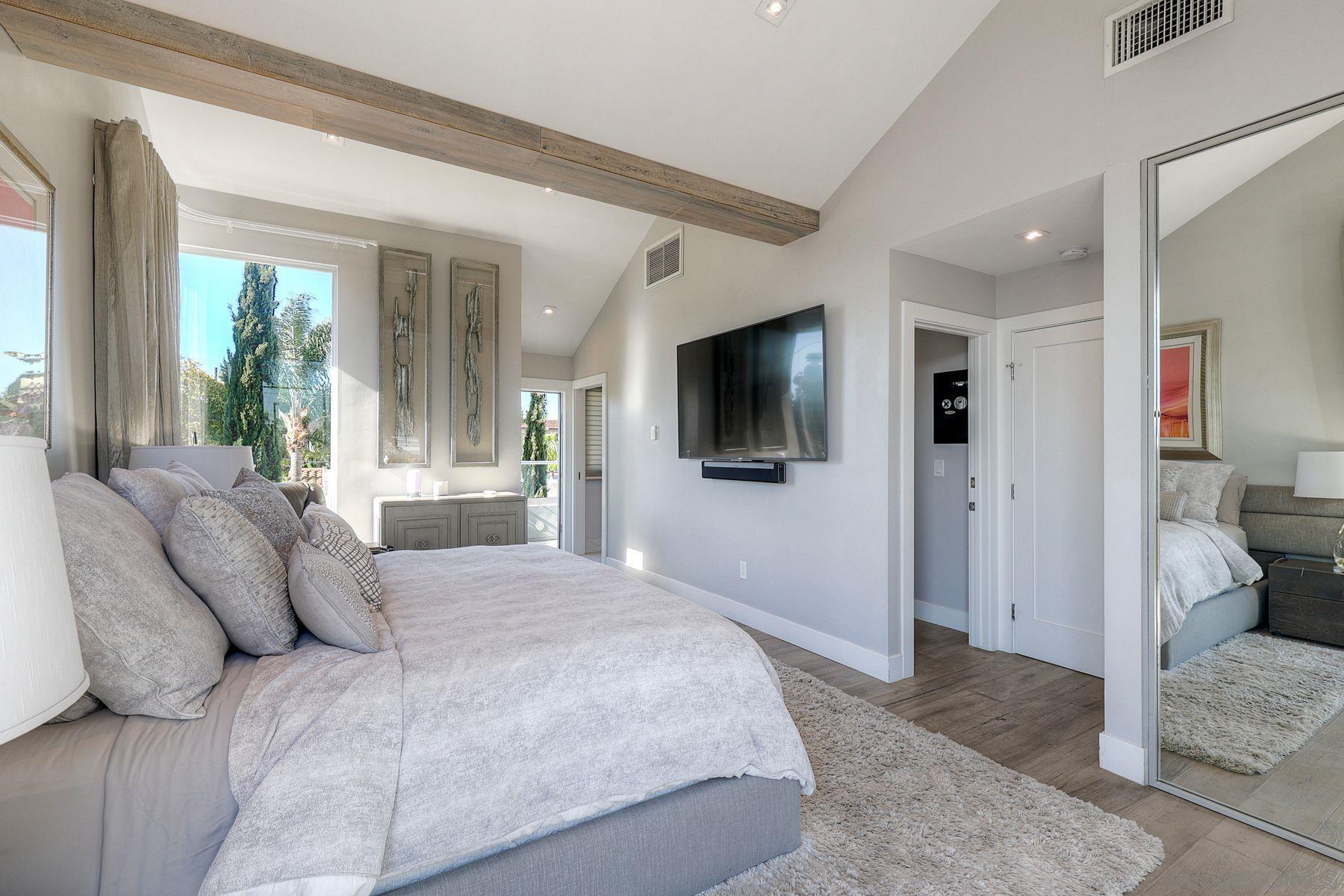 Detail Gallery Image 15 of 35 For 911  9th St, Coronado,  CA 92118 - 3 Beds | 2/1 Baths