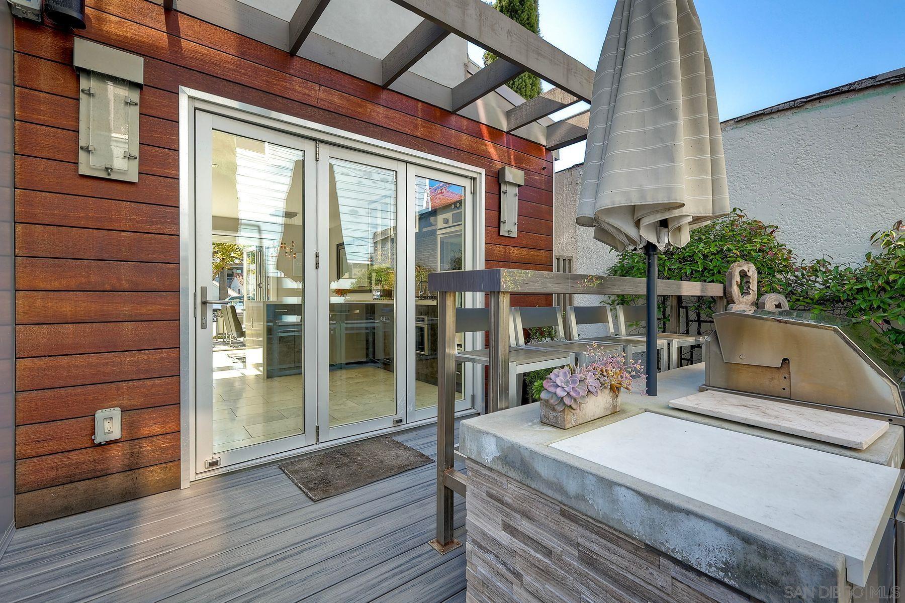 Detail Gallery Image 18 of 35 For 911  9th St, Coronado,  CA 92118 - 3 Beds | 2/1 Baths