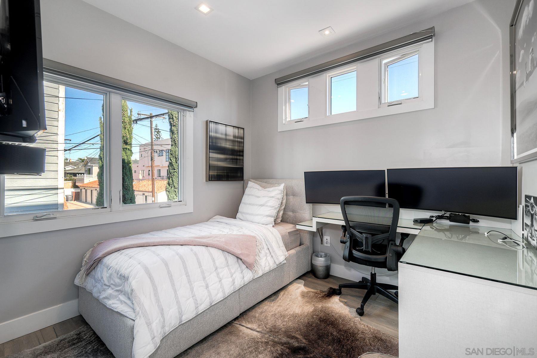 Detail Gallery Image 20 of 35 For 911  9th St, Coronado,  CA 92118 - 3 Beds | 2/1 Baths