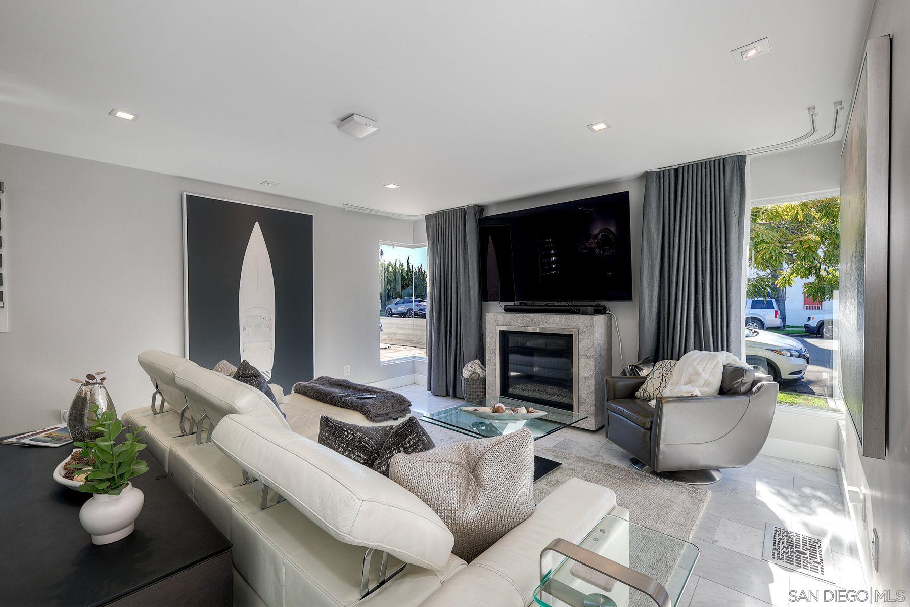 Detail Gallery Image 4 of 35 For 911  9th St, Coronado,  CA 92118 - 3 Beds | 2/1 Baths