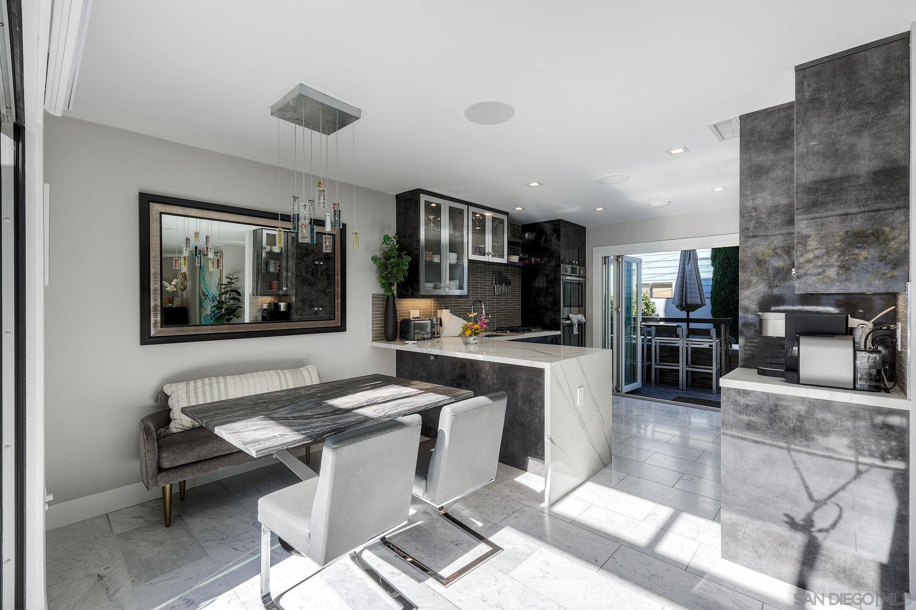 Detail Gallery Image 6 of 35 For 911  9th St, Coronado,  CA 92118 - 3 Beds | 2/1 Baths