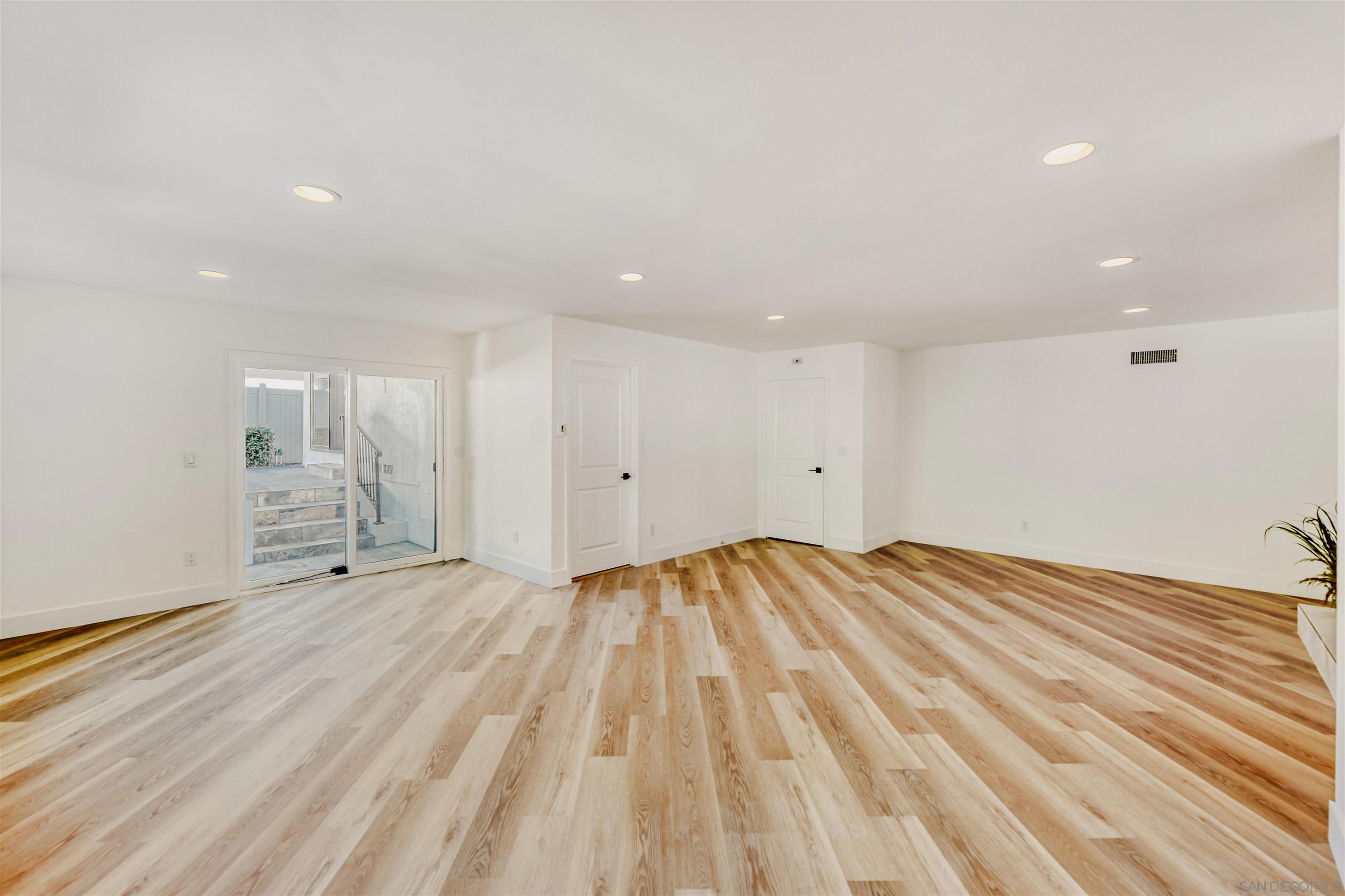 Detail Gallery Image 17 of 46 For 6484  Belle Glade Ave, San Diego,  CA 92119 - 5 Beds | 3 Baths