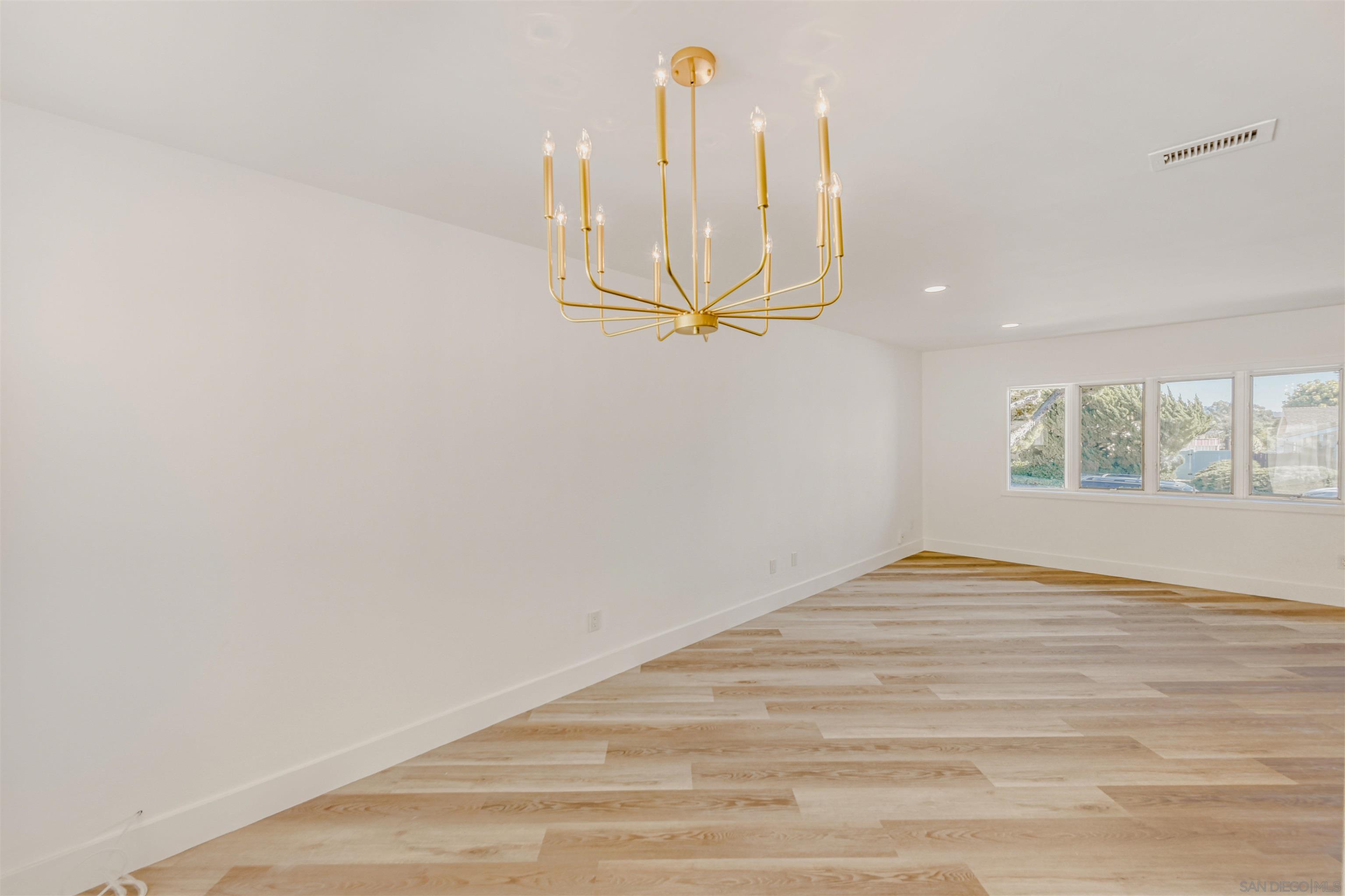 Detail Gallery Image 24 of 46 For 6484  Belle Glade Ave, San Diego,  CA 92119 - 5 Beds | 3 Baths