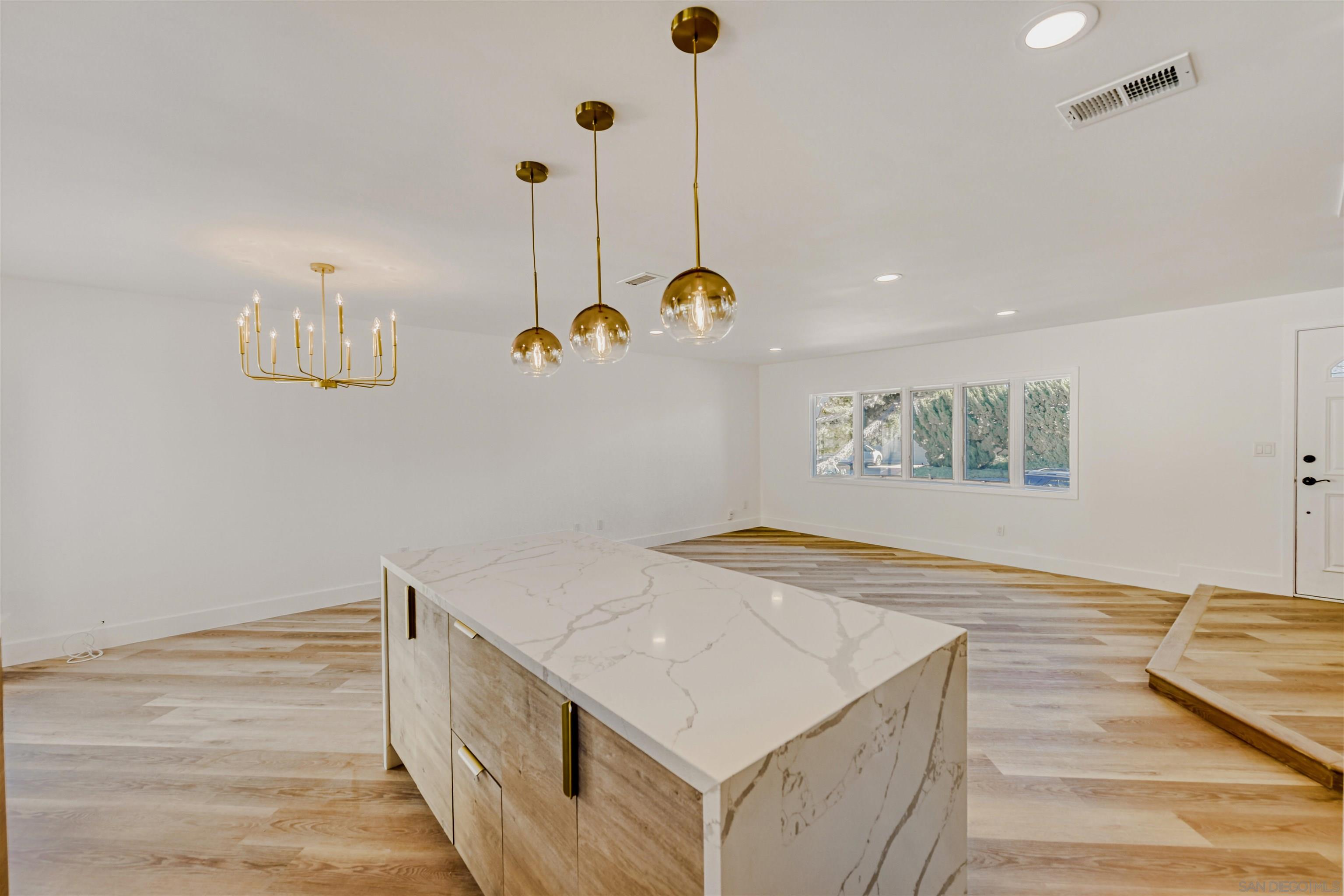 Detail Gallery Image 25 of 46 For 6484  Belle Glade Ave, San Diego,  CA 92119 - 5 Beds | 3 Baths