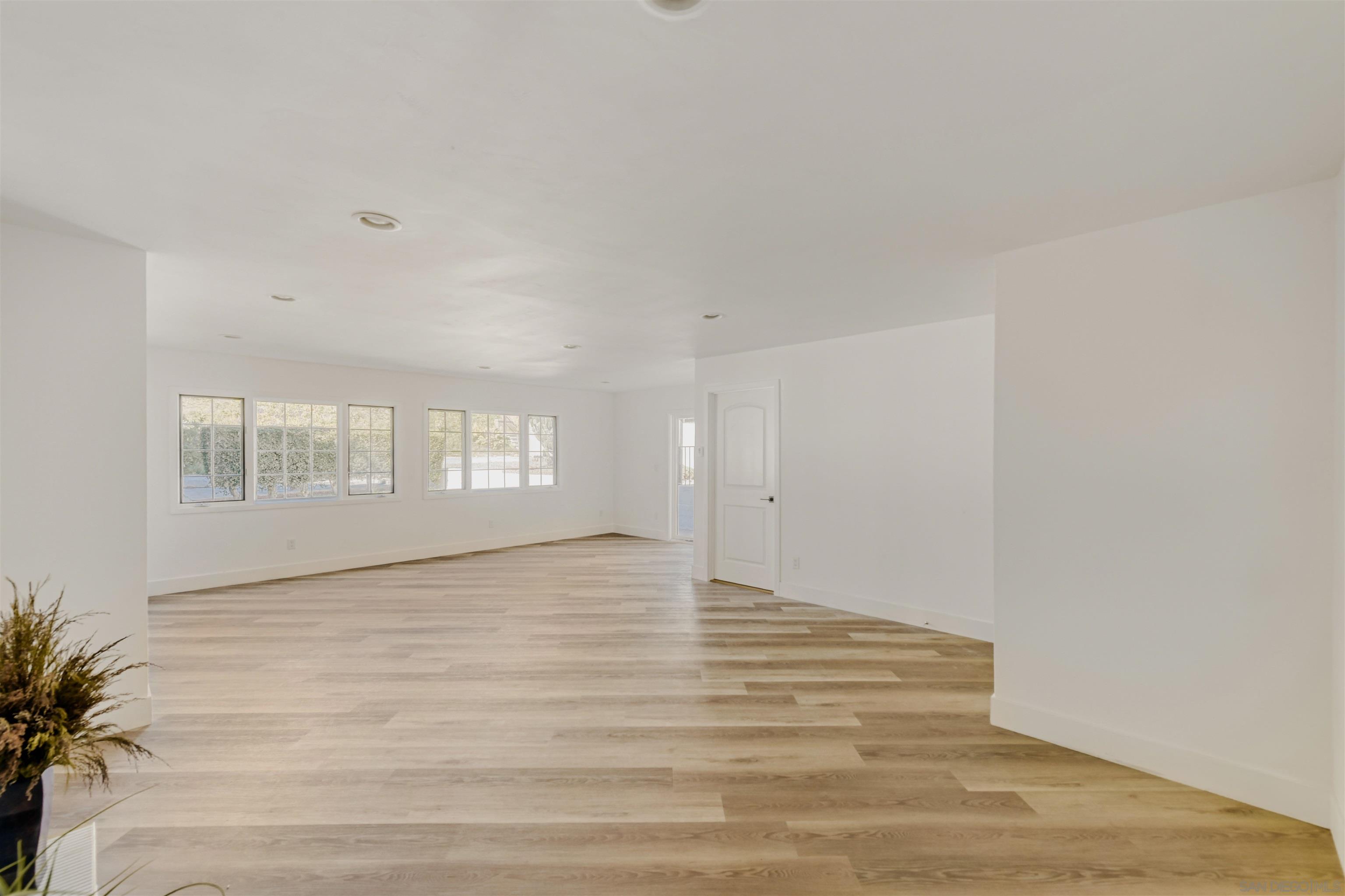 Detail Gallery Image 28 of 46 For 6484  Belle Glade Ave, San Diego,  CA 92119 - 5 Beds | 3 Baths