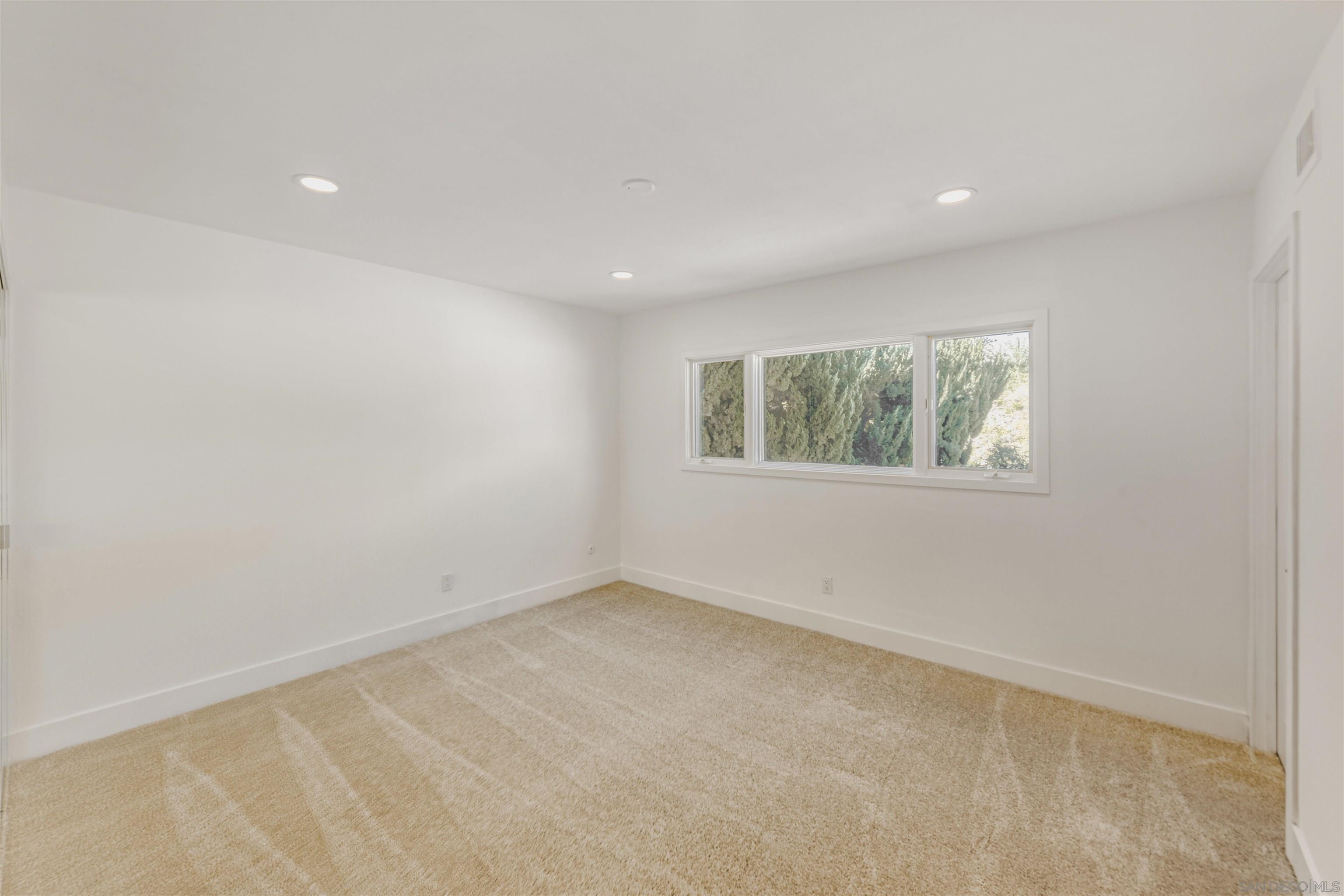 Detail Gallery Image 37 of 46 For 6484  Belle Glade Ave, San Diego,  CA 92119 - 5 Beds | 3 Baths