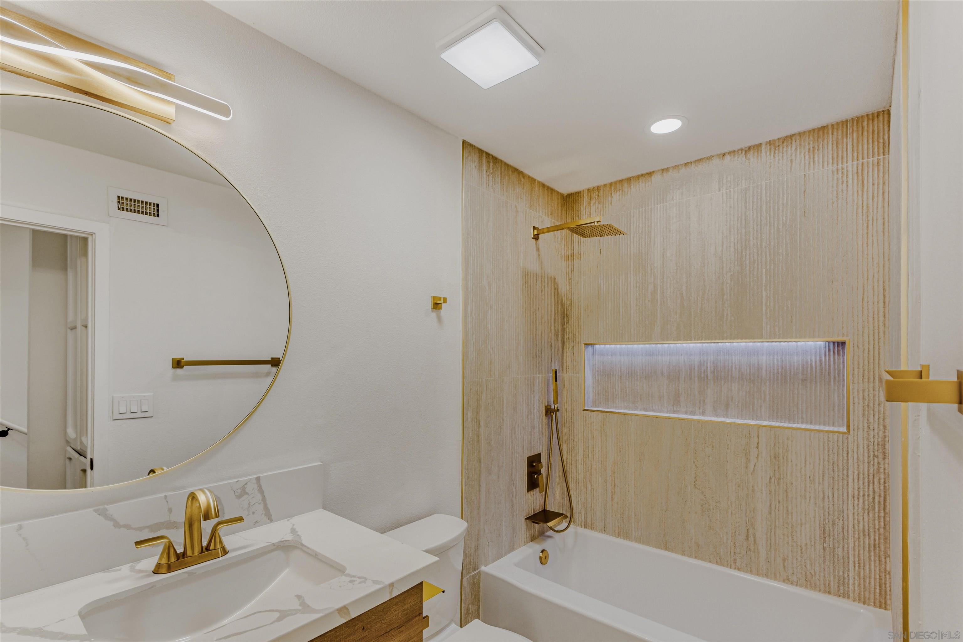 Detail Gallery Image 8 of 46 For 6484  Belle Glade Ave, San Diego,  CA 92119 - 5 Beds | 3 Baths