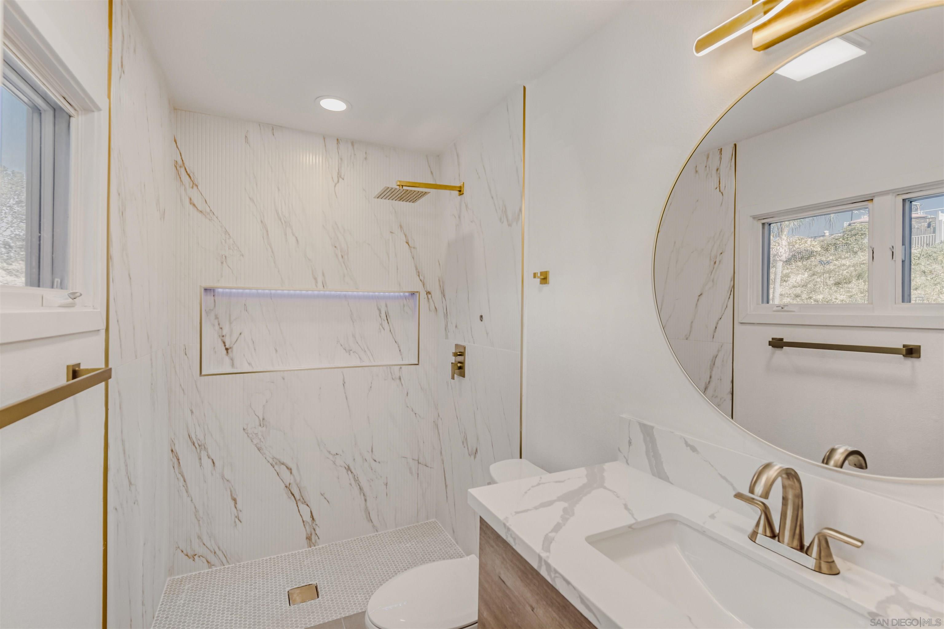 Detail Gallery Image 9 of 46 For 6484  Belle Glade Ave, San Diego,  CA 92119 - 5 Beds | 3 Baths