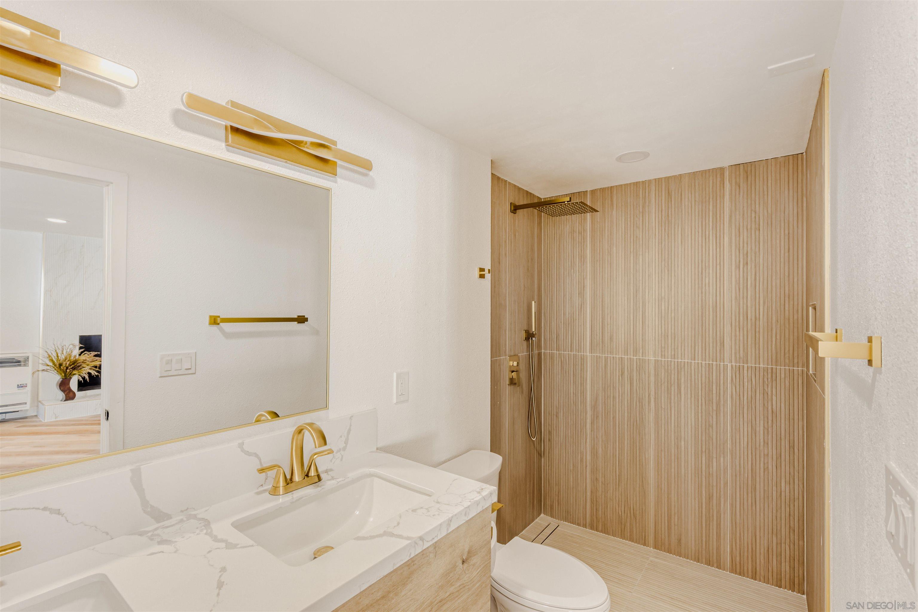 Detail Gallery Image 10 of 46 For 6484  Belle Glade Ave, San Diego,  CA 92119 - 5 Beds | 3 Baths