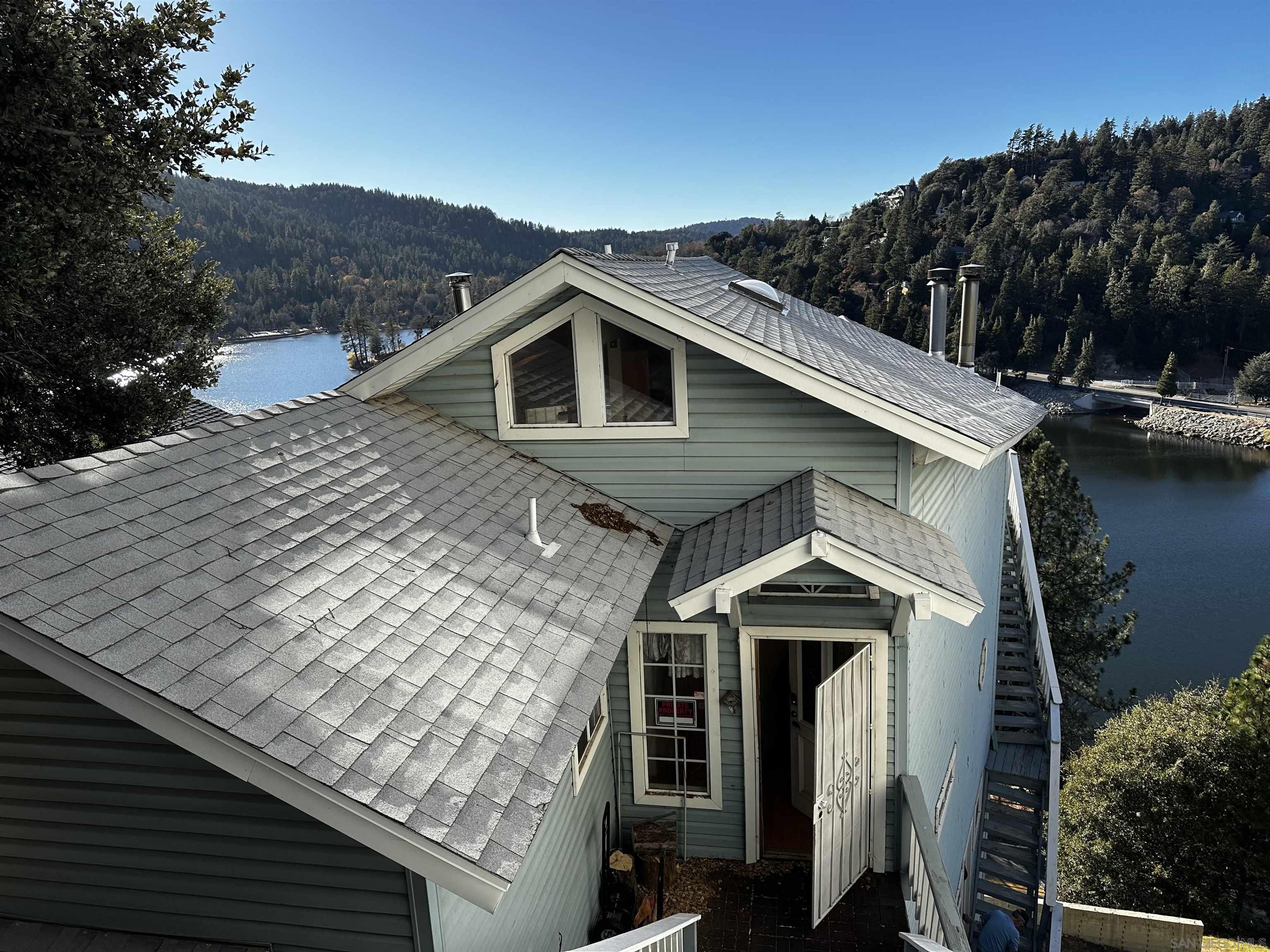 Detail Gallery Image 3 of 26 For 402  Delle Drive, Crestline,  CA 92325 - 3 Beds | 2/1 Baths