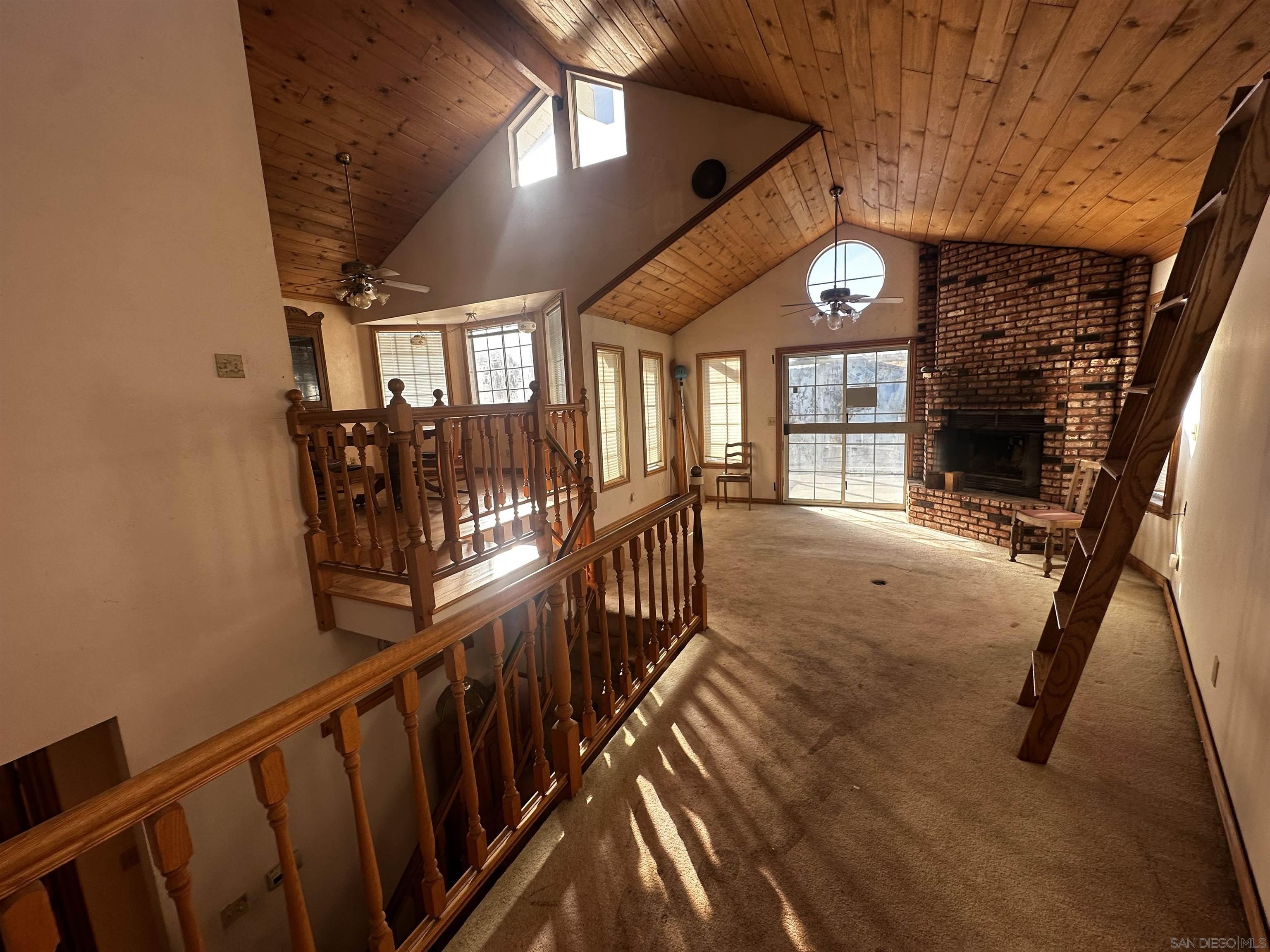 Detail Gallery Image 5 of 26 For 402  Delle Drive, Crestline,  CA 92325 - 3 Beds | 2/1 Baths