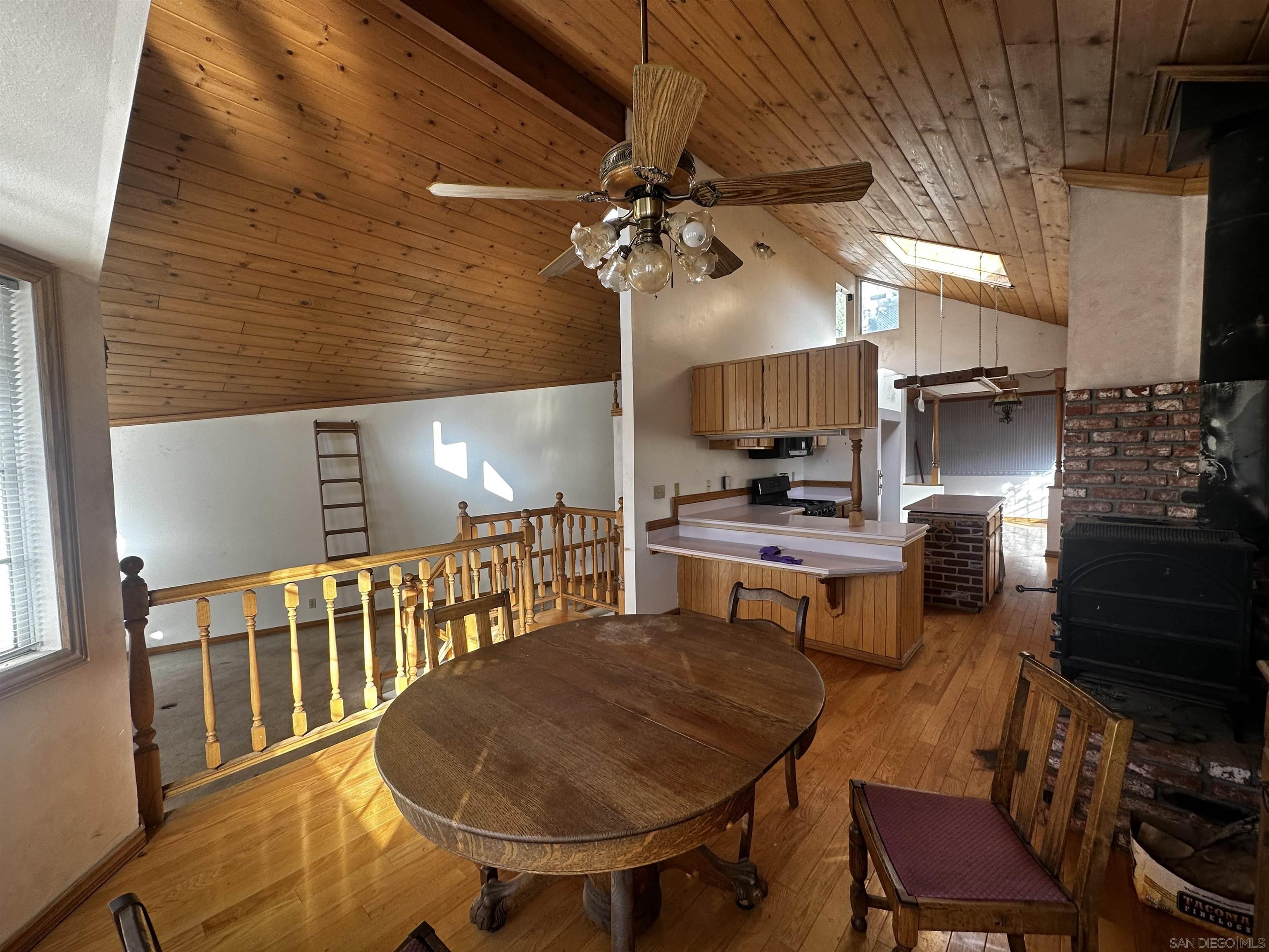 Detail Gallery Image 7 of 26 For 402  Delle Drive, Crestline,  CA 92325 - 3 Beds | 2/1 Baths