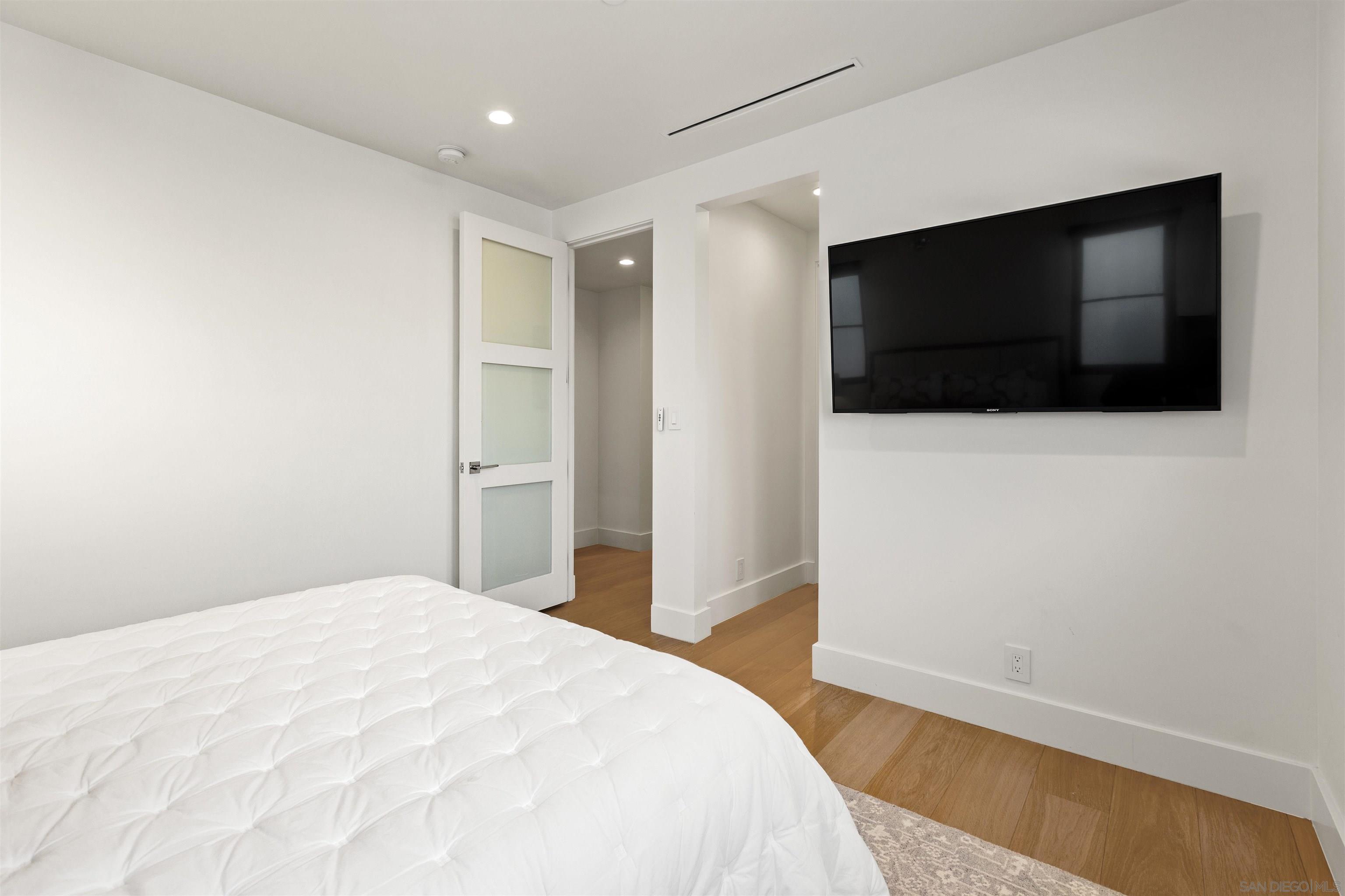 Detail Gallery Image 28 of 43 For 119  41st, Newport Beach,  CA 92663 - 3 Beds | 5 Baths