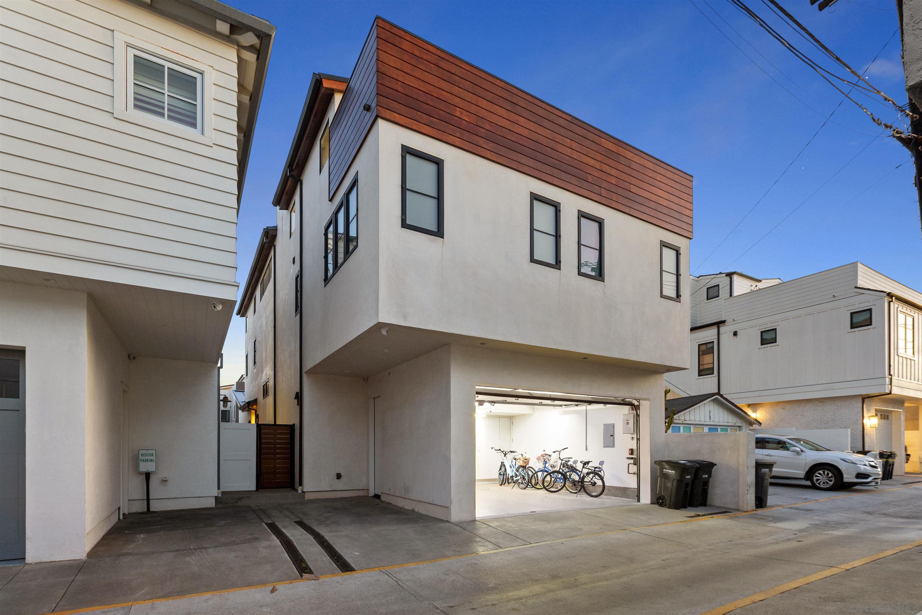 Detail Gallery Image 37 of 43 For 119  41st, Newport Beach,  CA 92663 - 3 Beds | 5 Baths