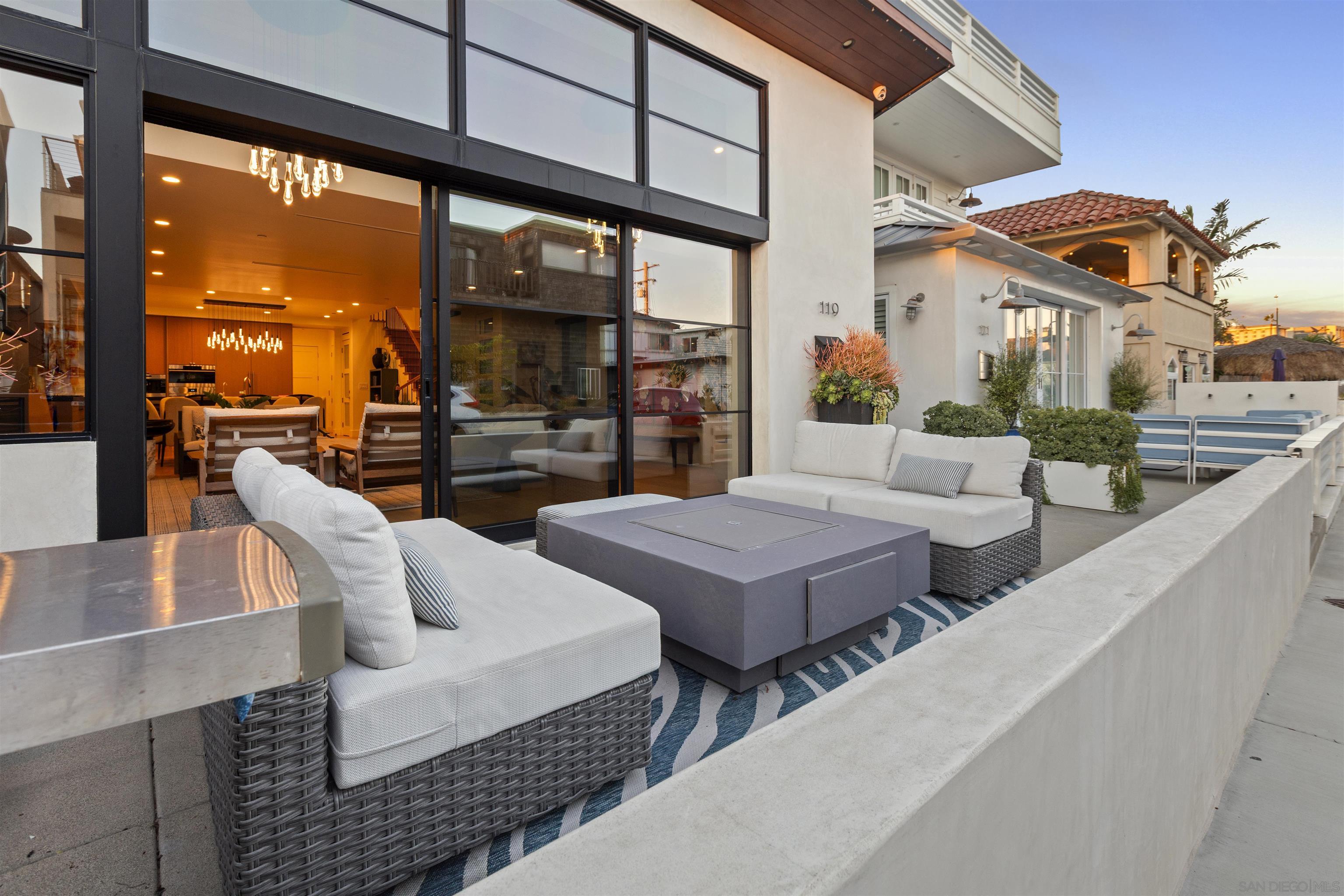 Detail Gallery Image 4 of 43 For 119  41st, Newport Beach,  CA 92663 - 3 Beds | 5 Baths