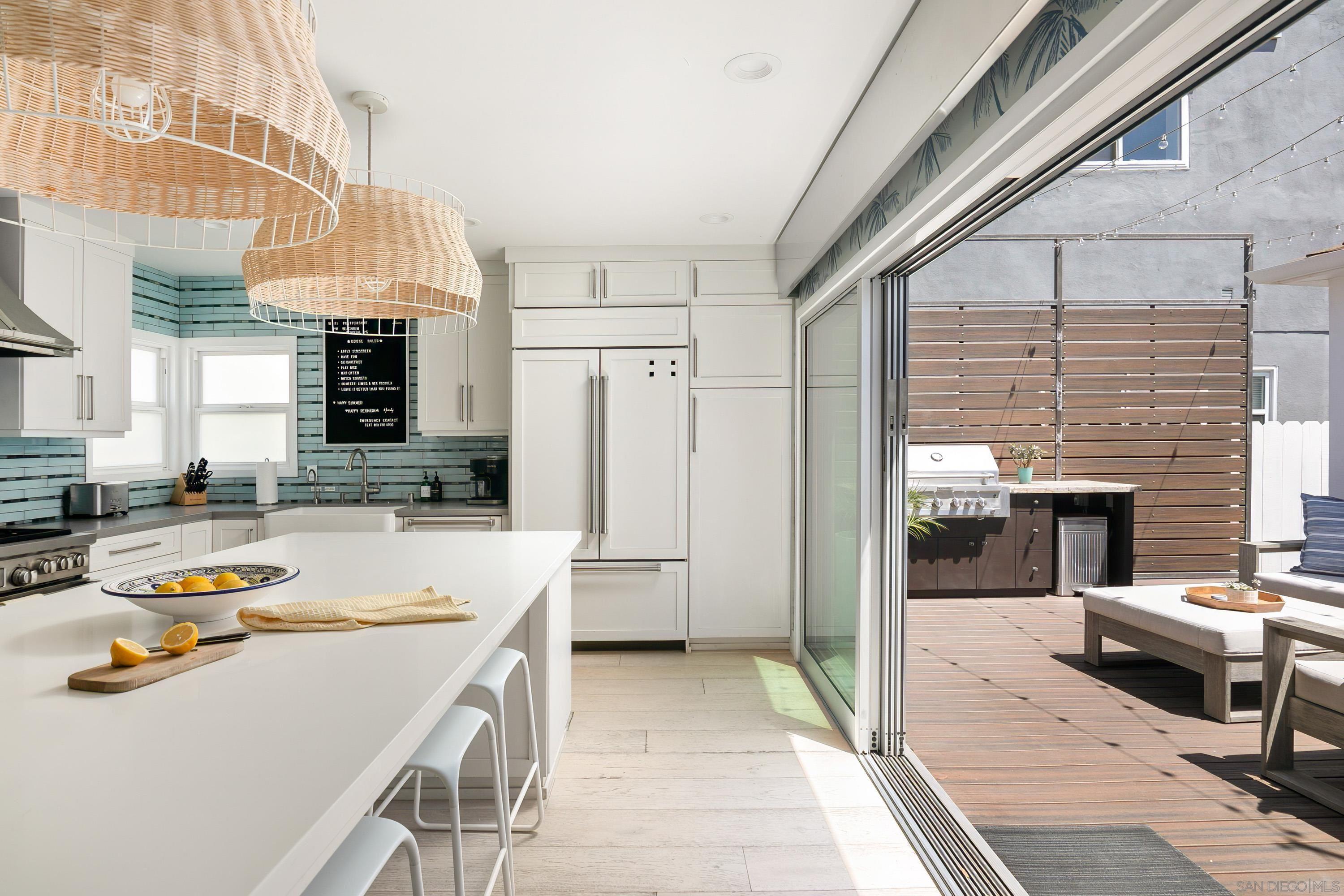 Detail Gallery Image 2 of 35 For 805  Brighton Court, San Diego,  CA 92109 - 3 Beds | 2 Baths