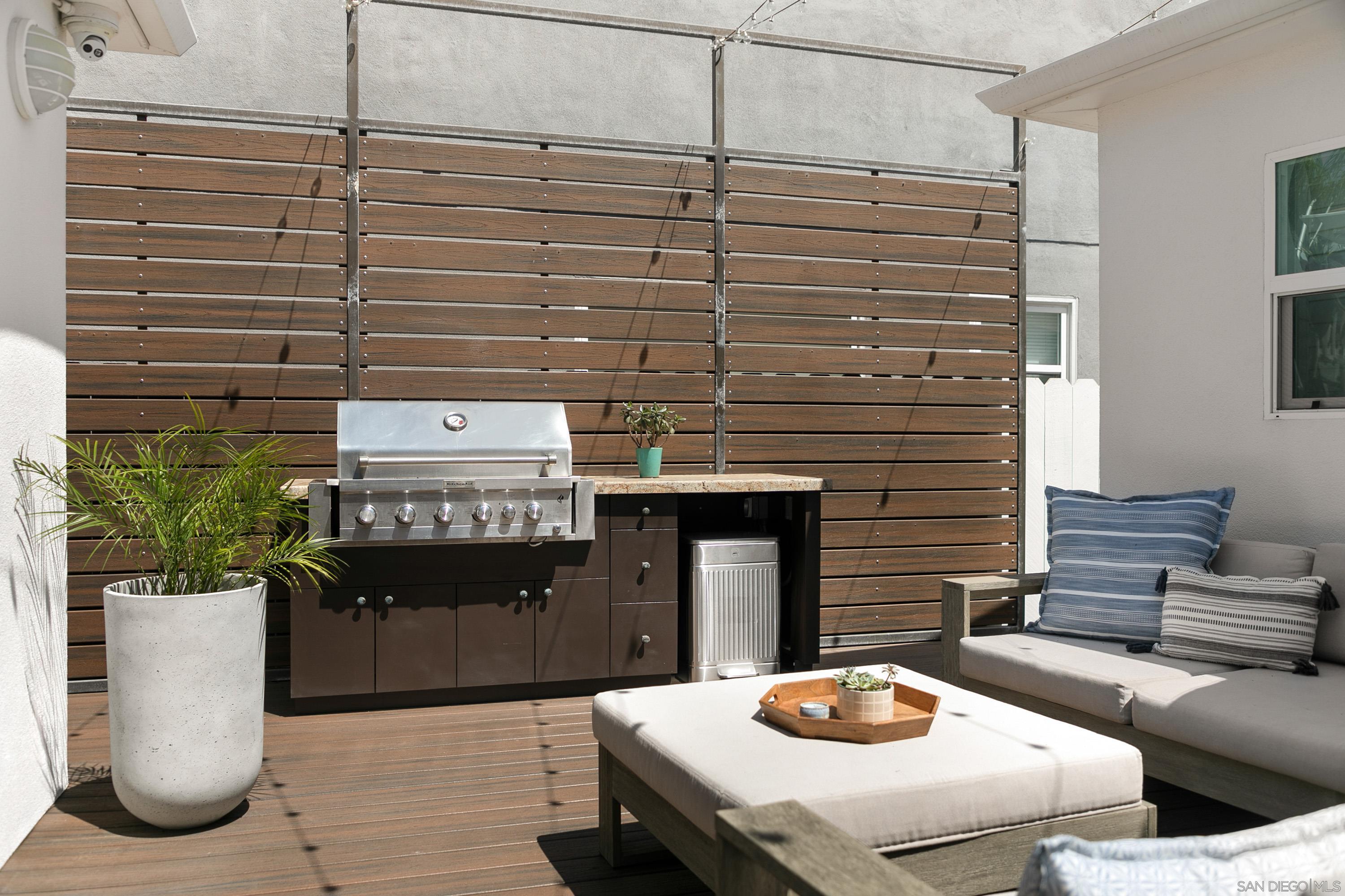 Detail Gallery Image 4 of 35 For 805  Brighton Court, San Diego,  CA 92109 - 3 Beds | 2 Baths