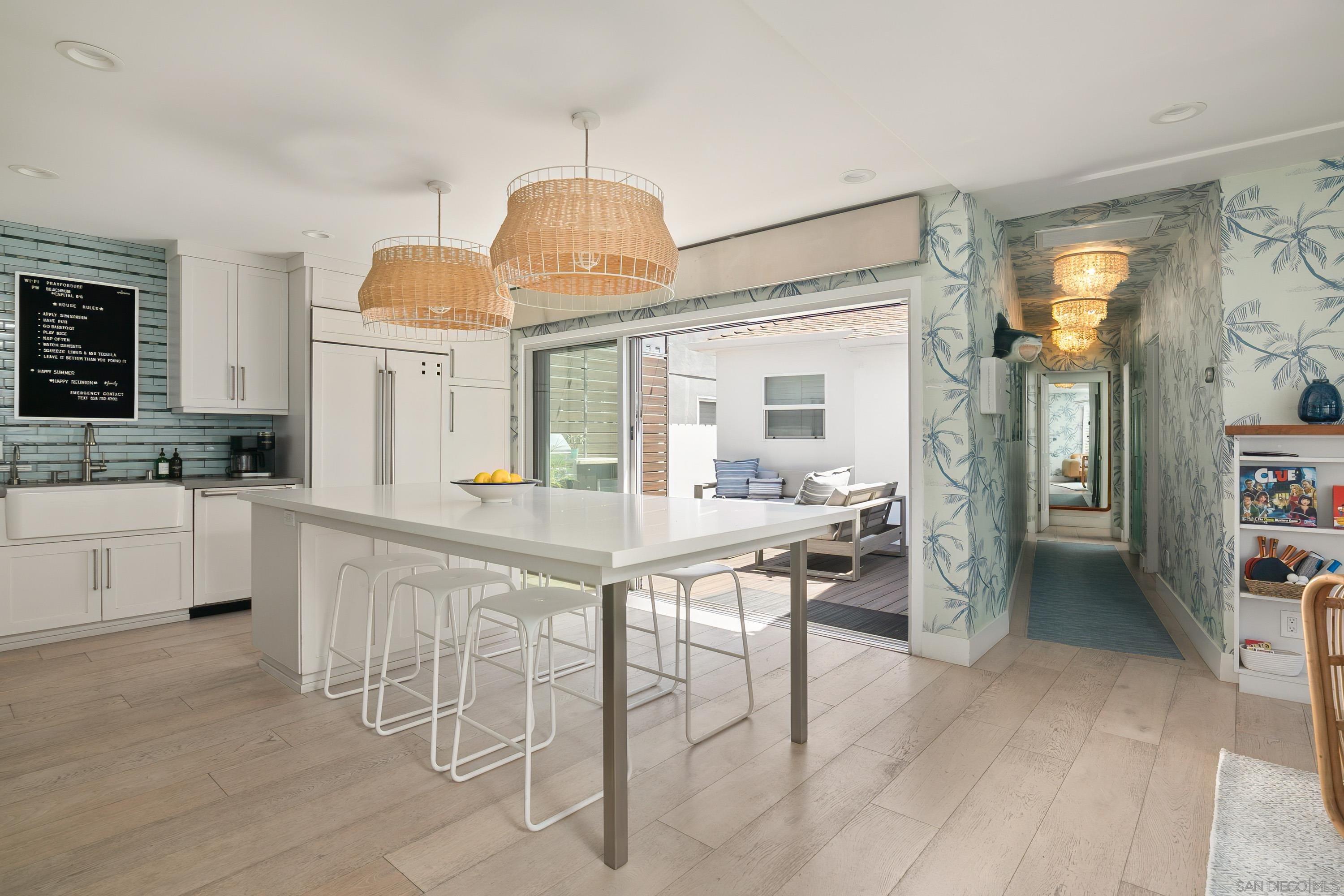 Detail Gallery Image 6 of 35 For 805  Brighton Court, San Diego,  CA 92109 - 3 Beds | 2 Baths