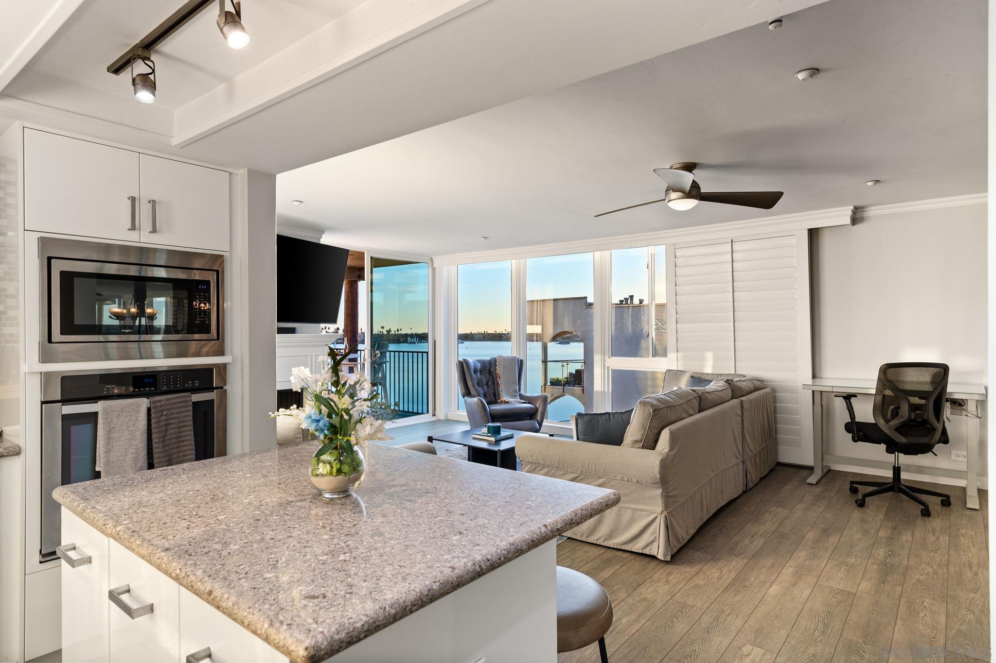 Detail Gallery Image 18 of 45 For 1221  Parker Pl  21, San Diego,  CA 92109 - 2 Beds | 3 Baths