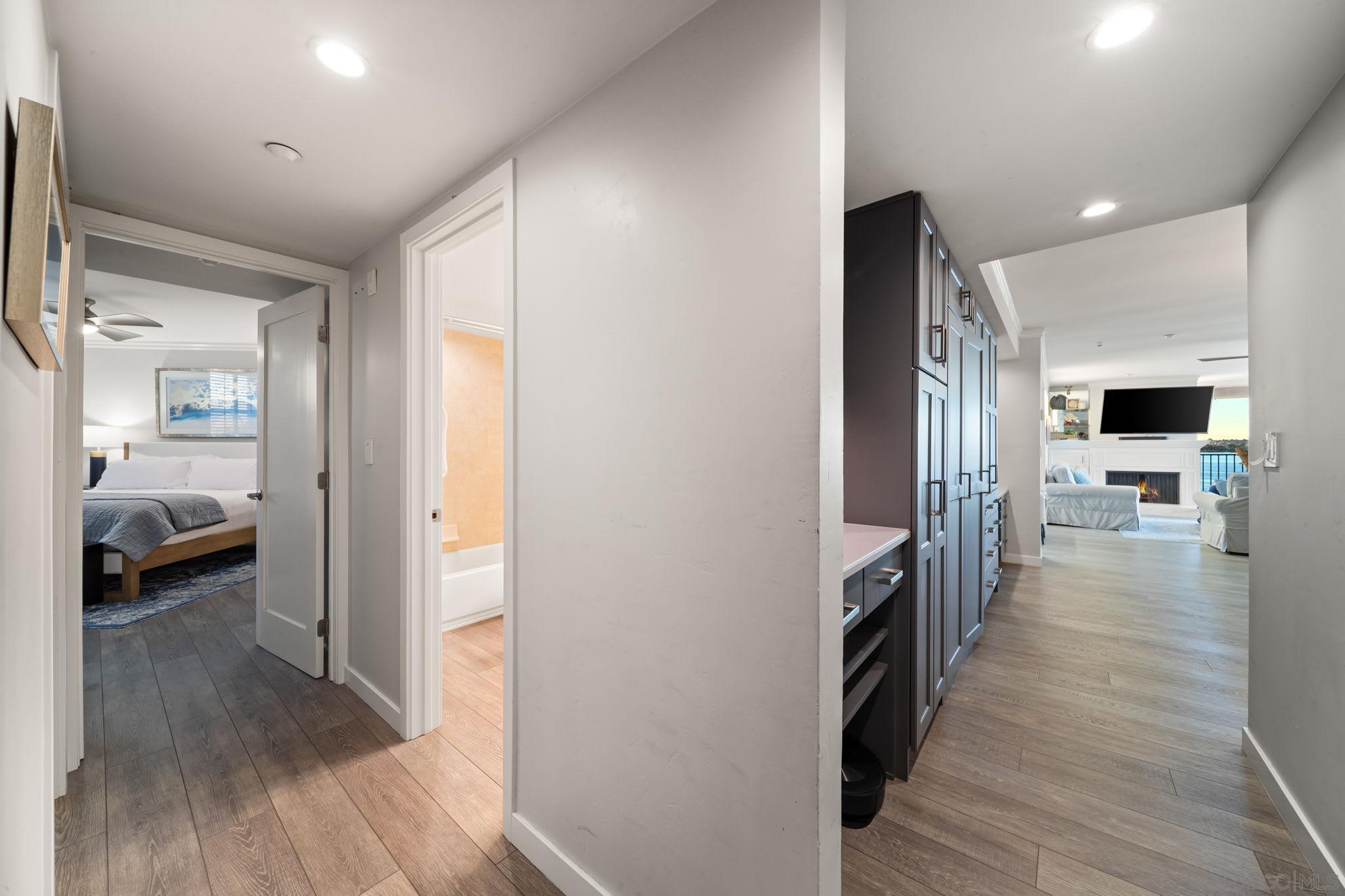 Detail Gallery Image 24 of 45 For 1221  Parker Pl  21, San Diego,  CA 92109 - 2 Beds | 3 Baths