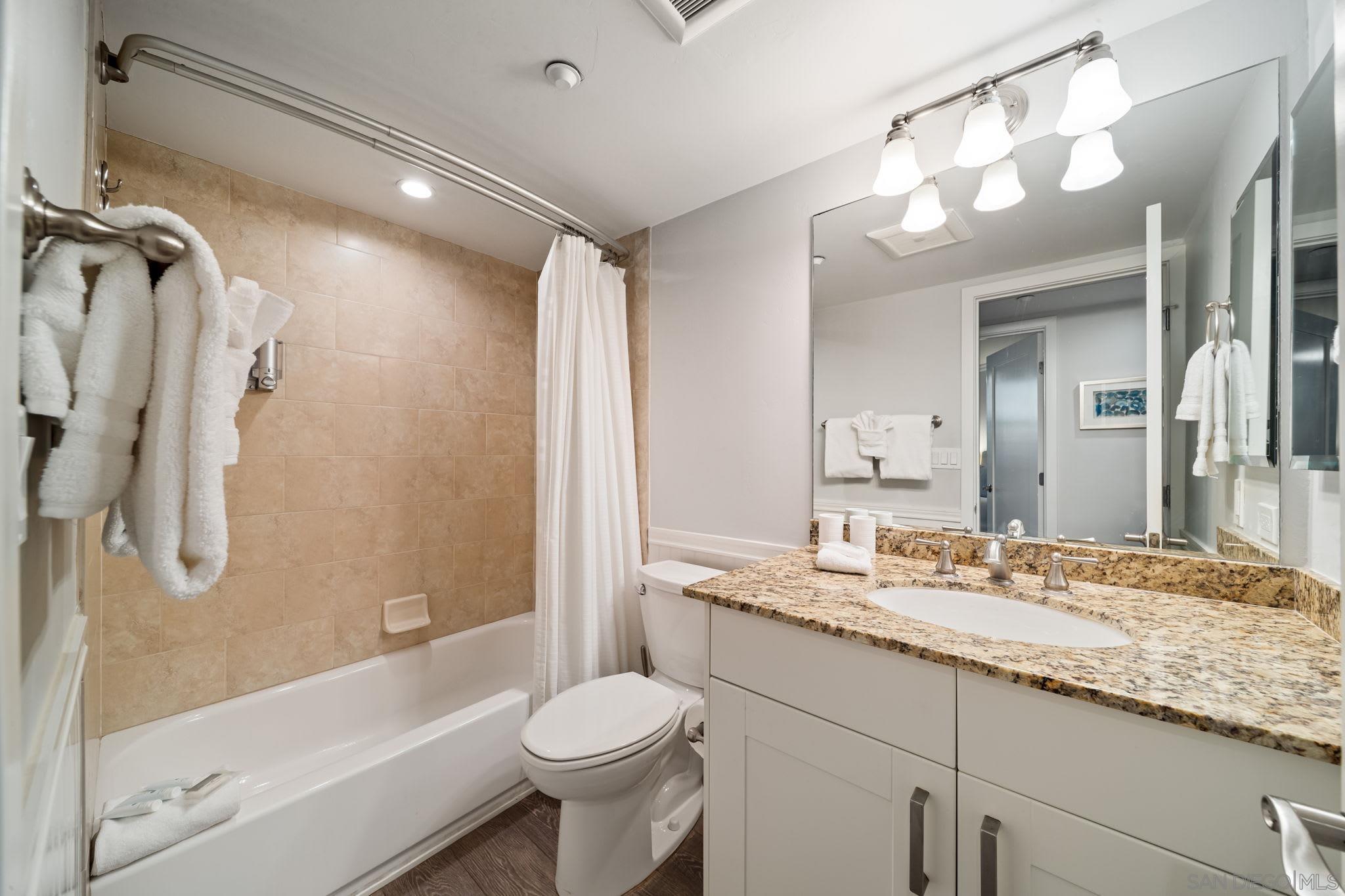 Detail Gallery Image 32 of 45 For 1221  Parker Pl  21, San Diego,  CA 92109 - 2 Beds | 3 Baths