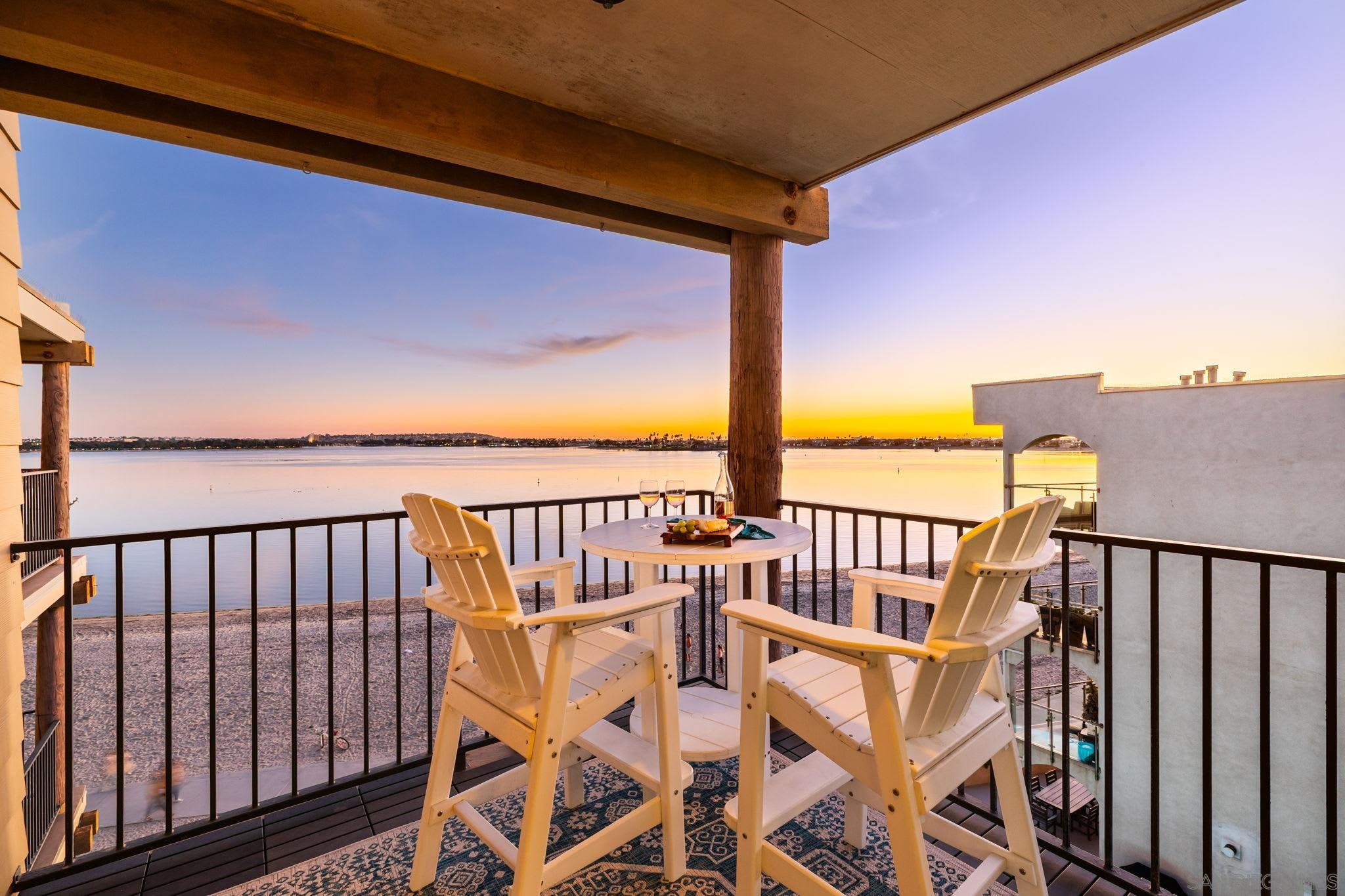 Detail Gallery Image 34 of 45 For 1221  Parker Pl  21, San Diego,  CA 92109 - 2 Beds | 3 Baths