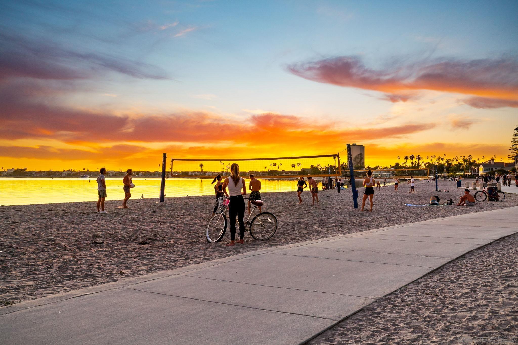 Detail Gallery Image 39 of 45 For 1221  Parker Pl  21, San Diego,  CA 92109 - 2 Beds | 3 Baths