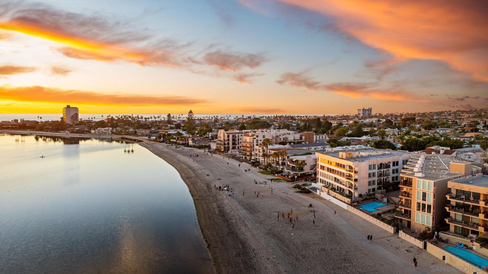 Detail Gallery Image 43 of 45 For 1221  Parker Pl  21, San Diego,  CA 92109 - 2 Beds | 3 Baths