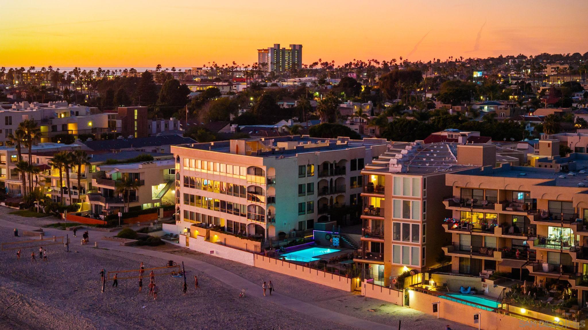 Detail Gallery Image 6 of 45 For 1221  Parker Pl  21, San Diego,  CA 92109 - 2 Beds | 3 Baths