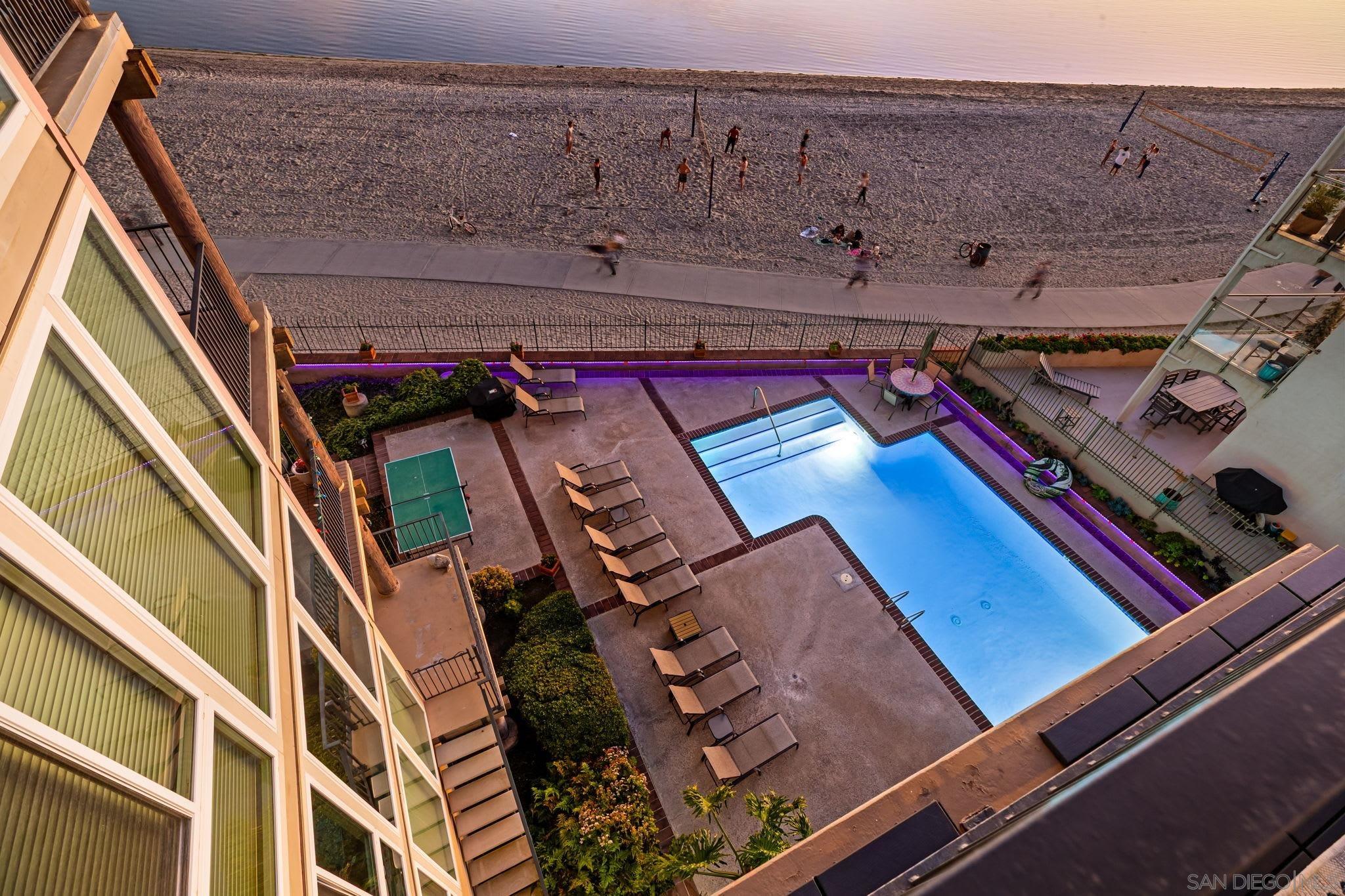 Detail Gallery Image 9 of 45 For 1221  Parker Pl  21, San Diego,  CA 92109 - 2 Beds | 3 Baths