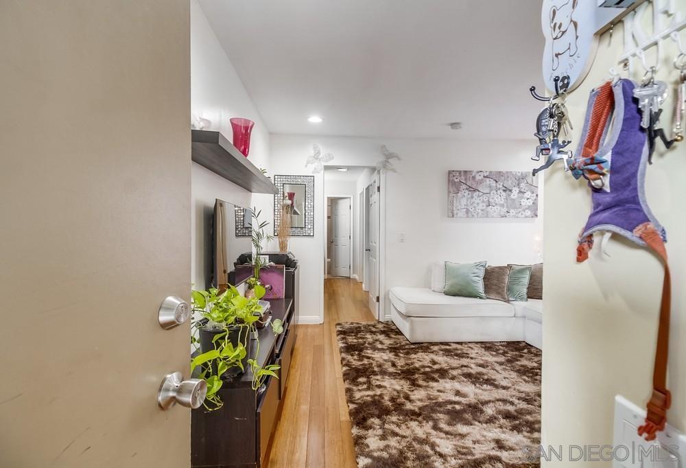 Detail Gallery Image 4 of 24 For 8015  Caminito De Pizza  #B,  San Diego,  CA 92108 - 2 Beds | 1 Baths