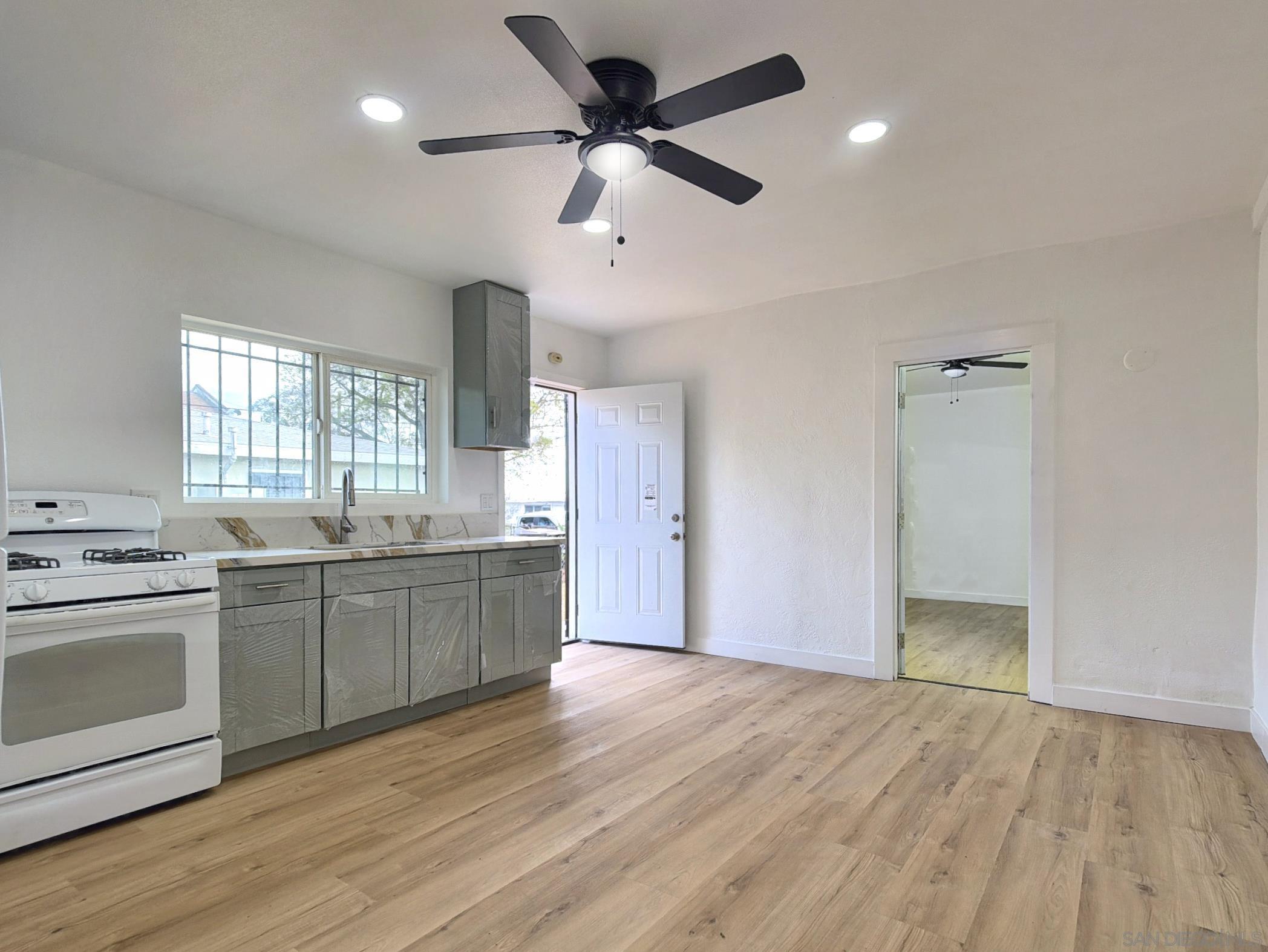 Detail Gallery Image 17 of 42 For 4650  Hilltop, San Diego,  CA 92102 - 3 Beds | 2 Baths