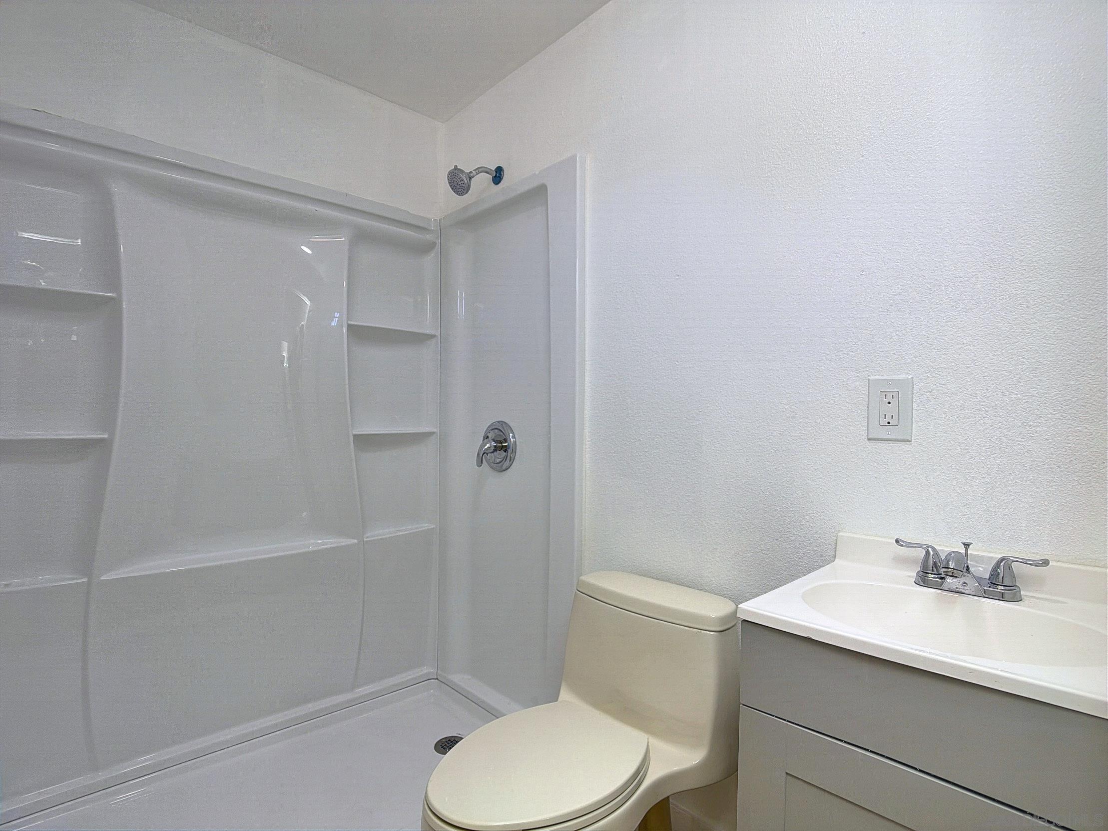 Detail Gallery Image 6 of 42 For 4650  Hilltop, San Diego,  CA 92102 - 3 Beds | 2 Baths