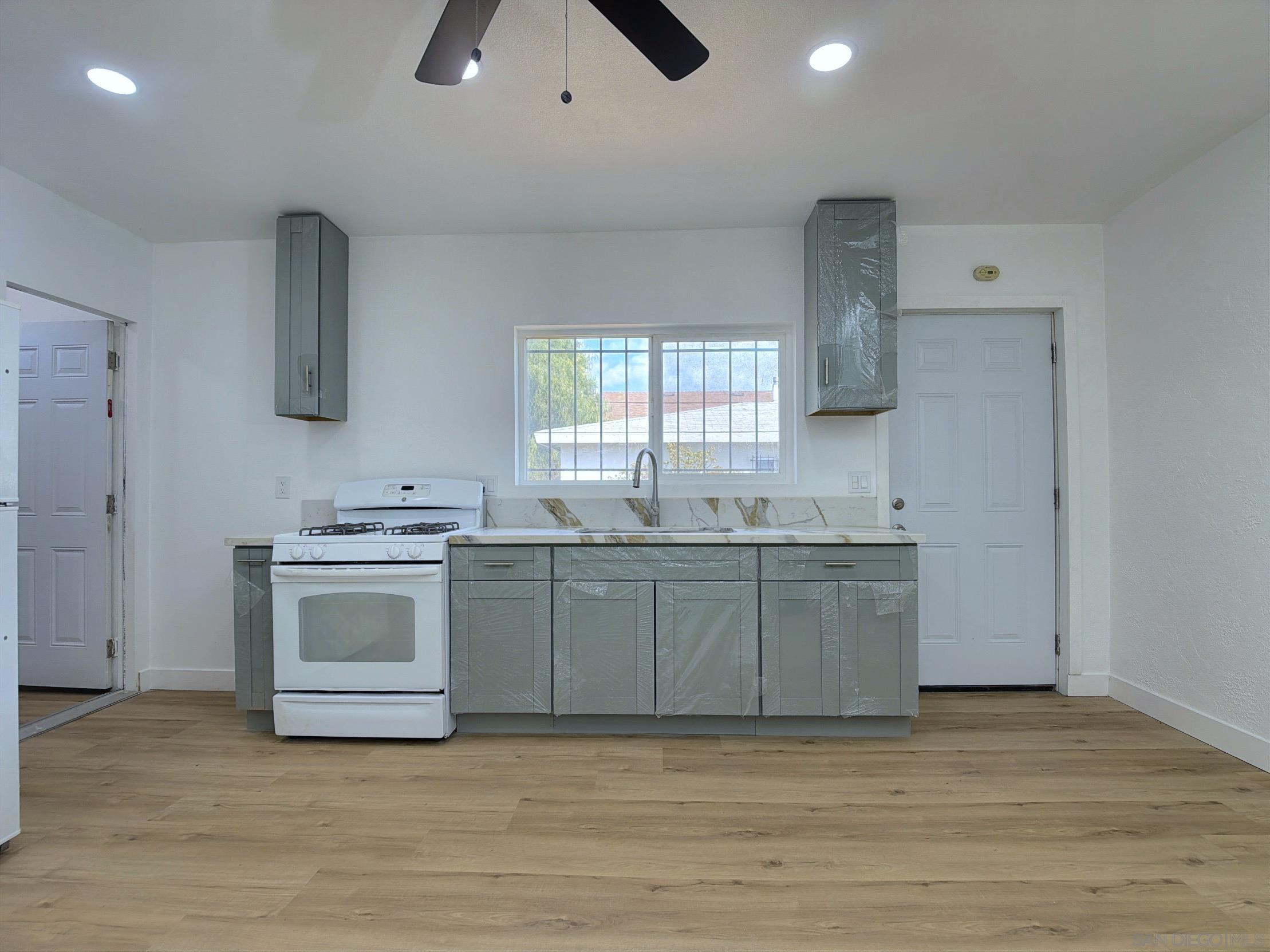 Detail Gallery Image 9 of 42 For 4650  Hilltop, San Diego,  CA 92102 - 3 Beds | 2 Baths