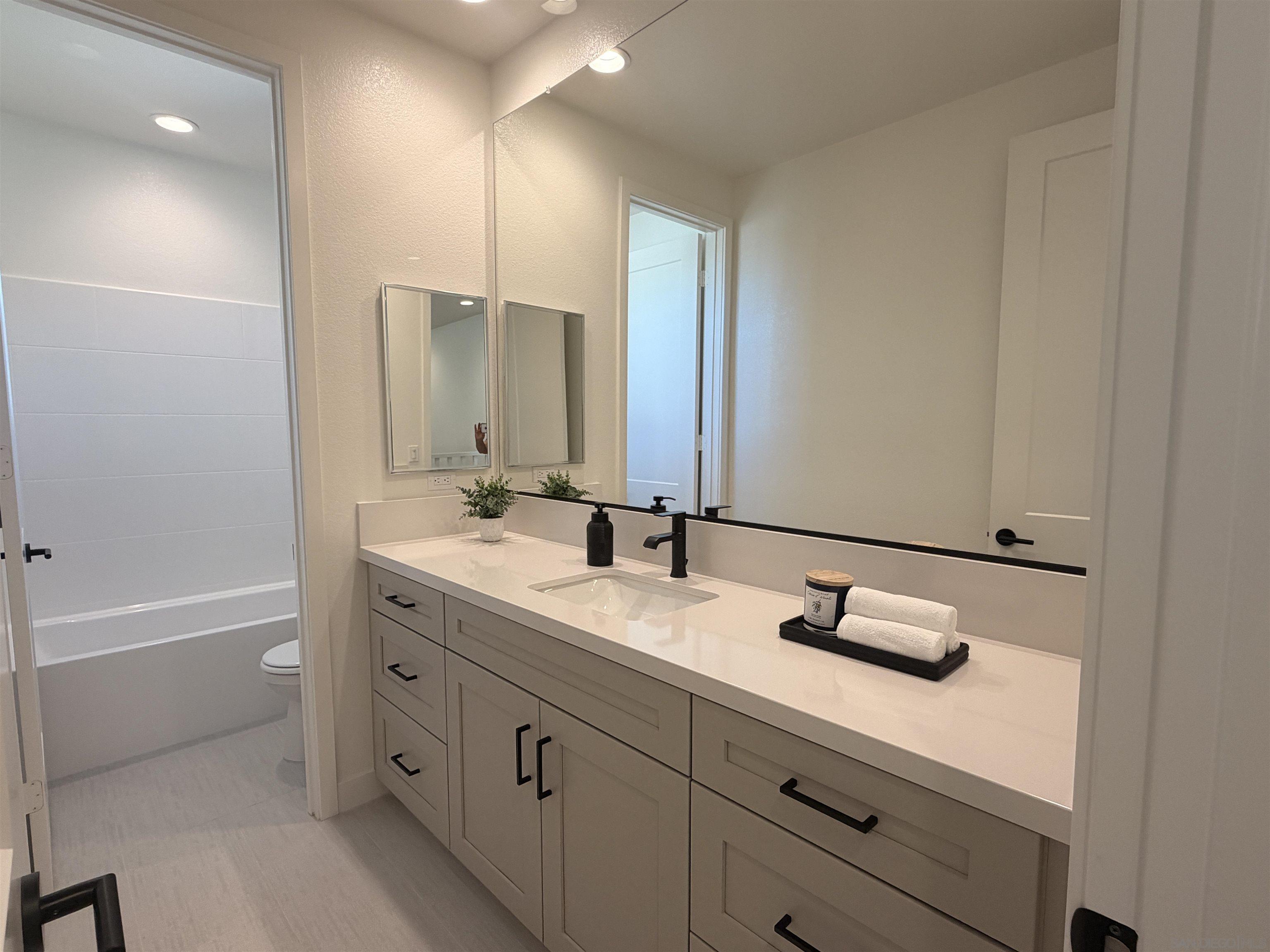 Detail Gallery Image 25 of 33 For 11305  Caminito Rodar, San Diego,  CA 92126 - 4 Beds | 4/1 Baths