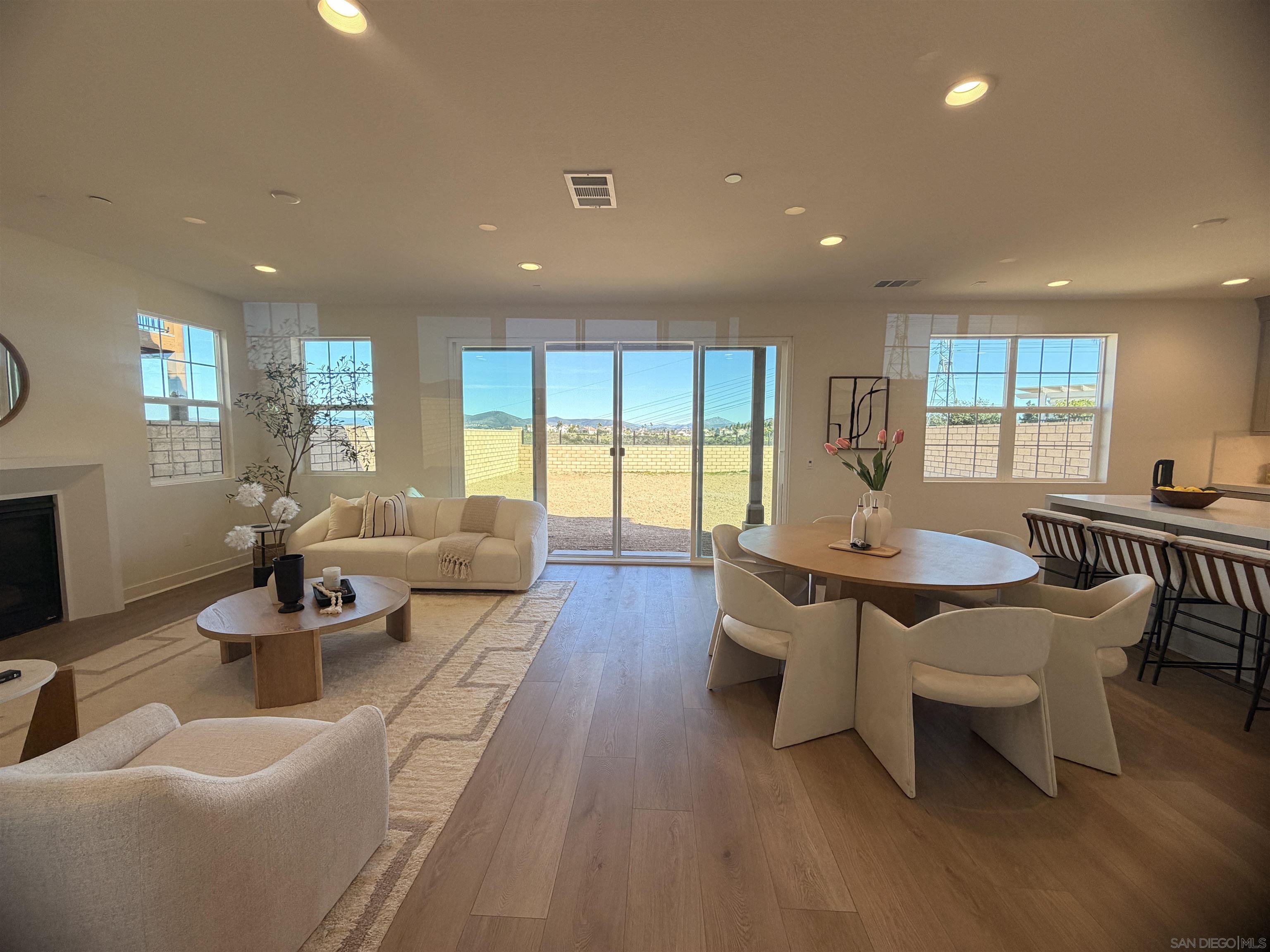 Detail Gallery Image 4 of 33 For 11305  Caminito Rodar, San Diego,  CA 92126 - 4 Beds | 4/1 Baths