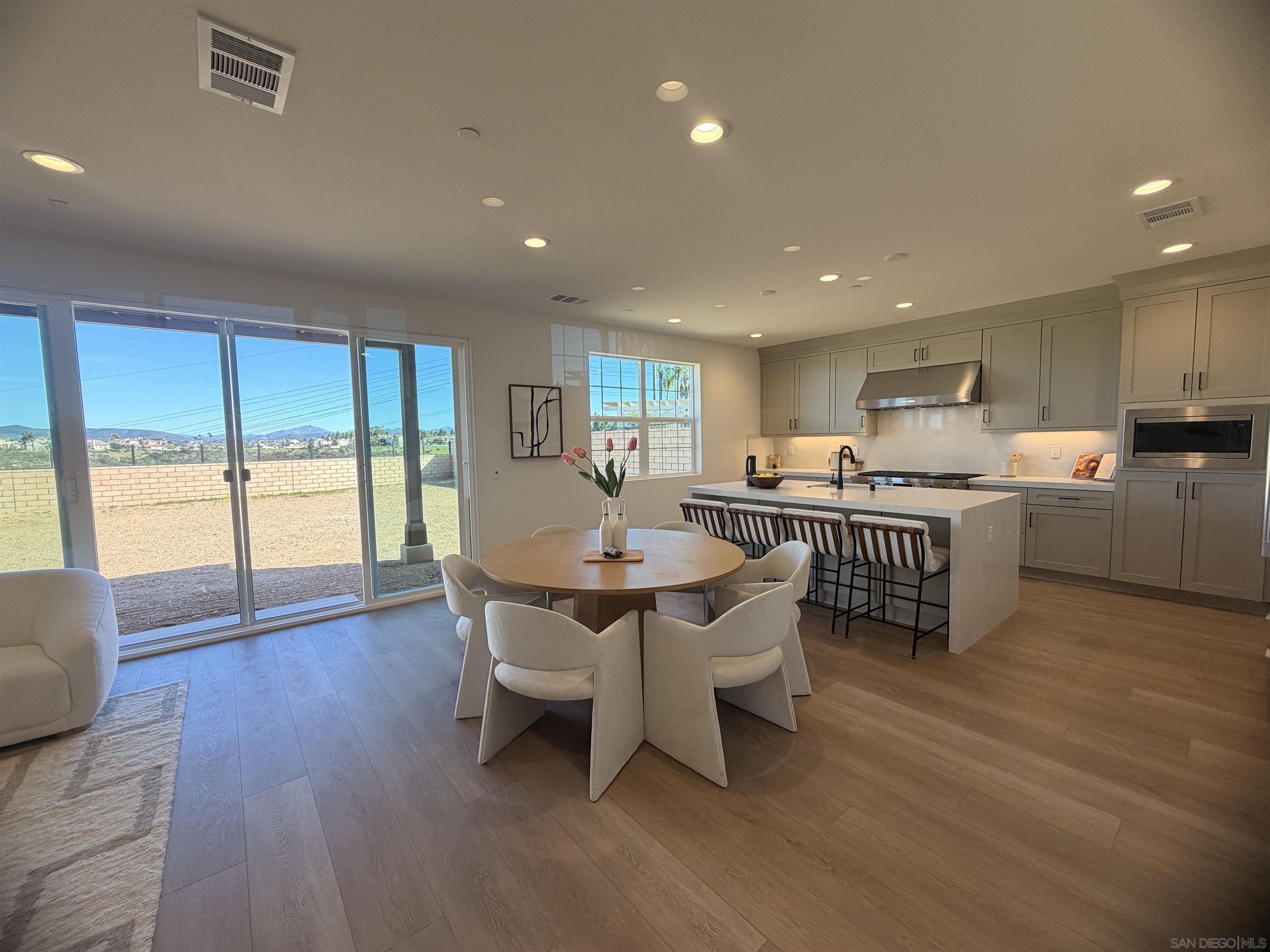 Detail Gallery Image 5 of 33 For 11305  Caminito Rodar, San Diego,  CA 92126 - 4 Beds | 4/1 Baths