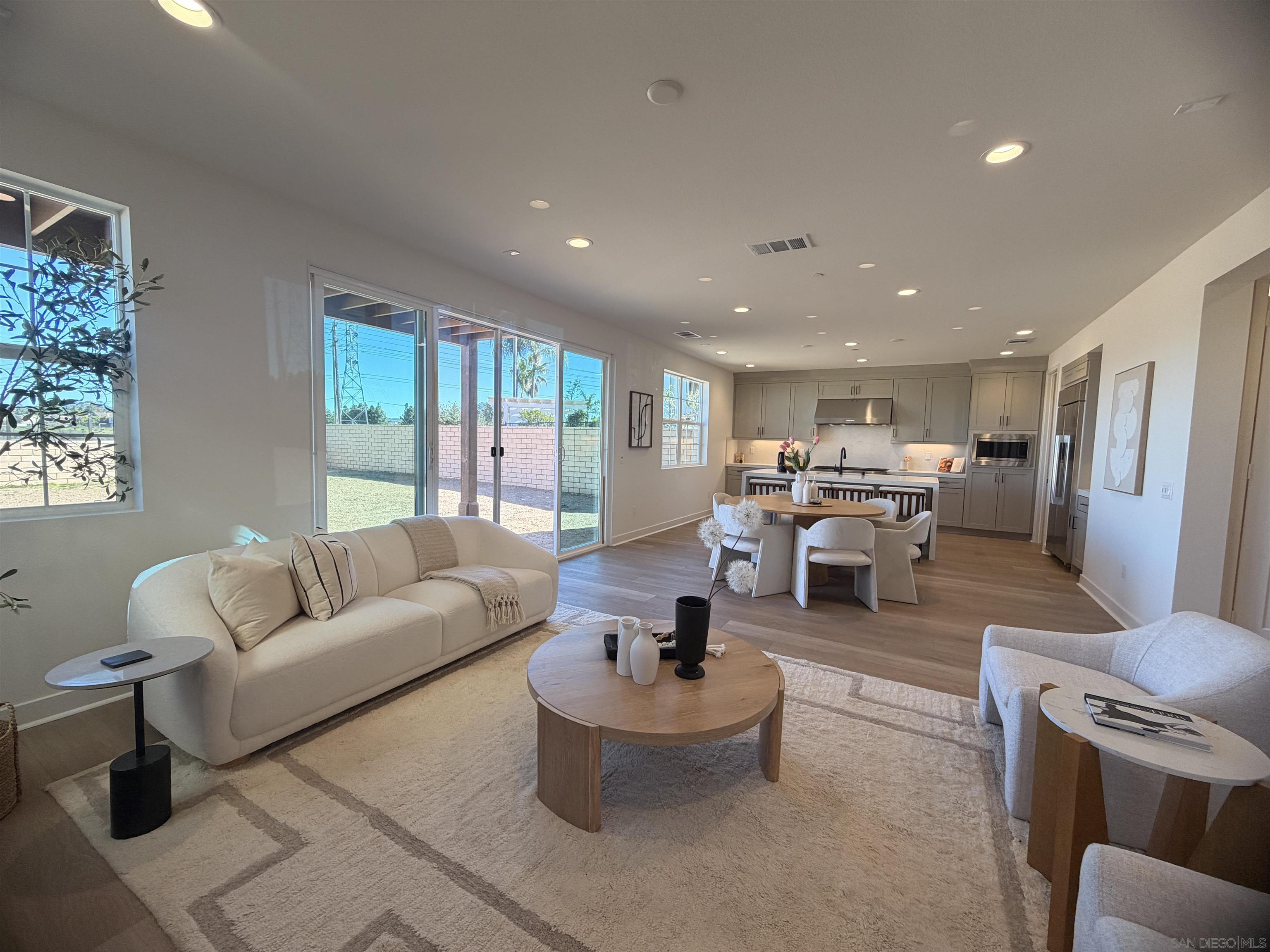 Detail Gallery Image 6 of 33 For 11305  Caminito Rodar, San Diego,  CA 92126 - 4 Beds | 4/1 Baths