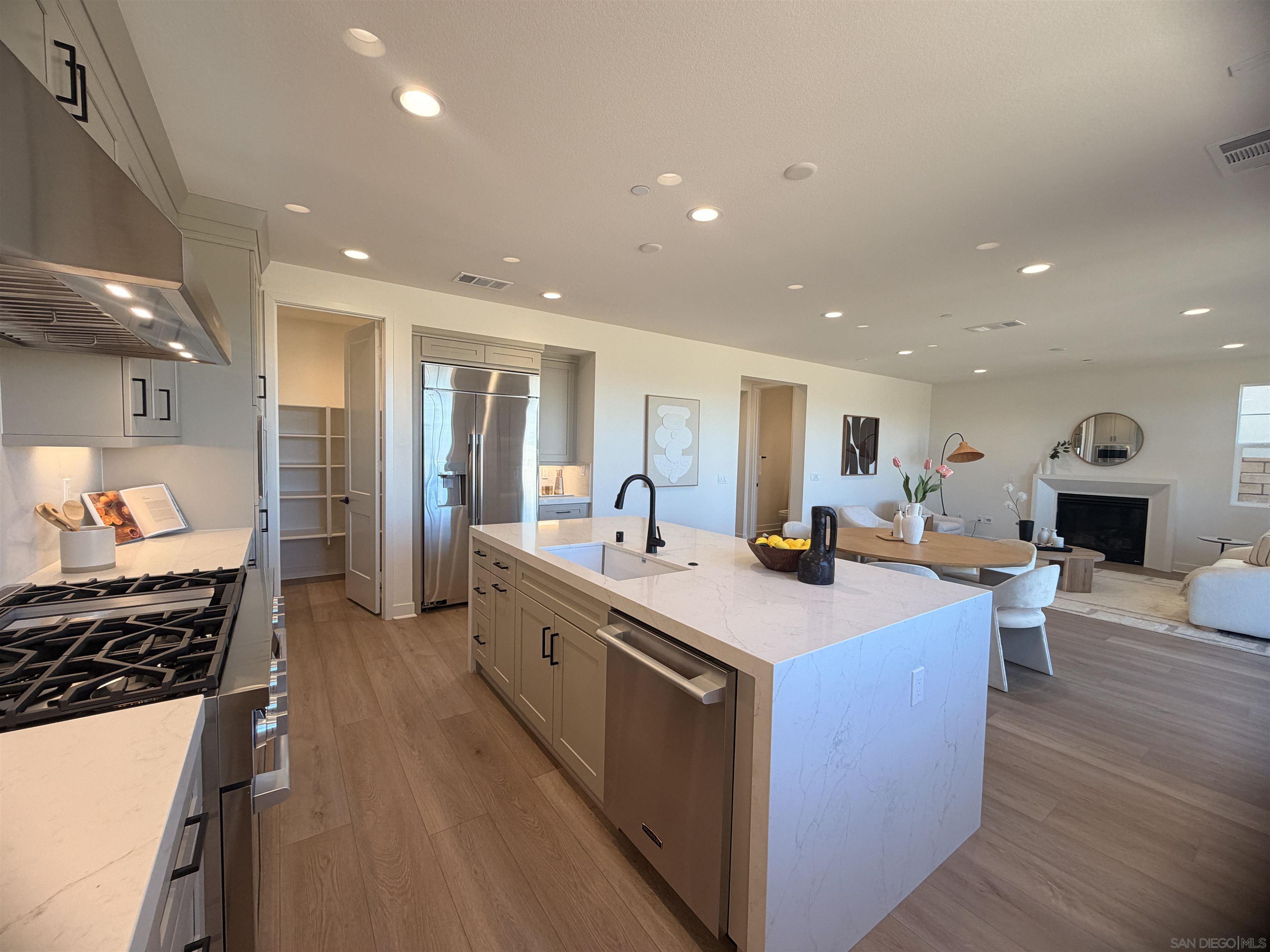 Detail Gallery Image 9 of 33 For 11305  Caminito Rodar, San Diego,  CA 92126 - 4 Beds | 4/1 Baths