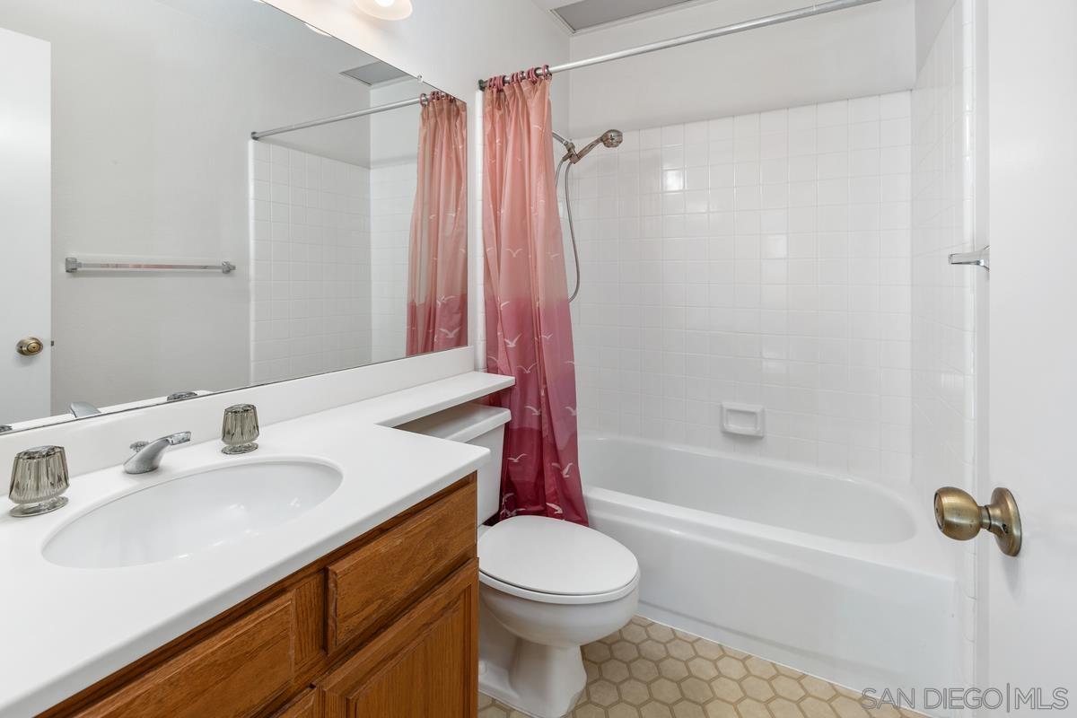 Detail Gallery Image 13 of 20 For 7143  Caminito Pantoja, San Diego,  CA 92122 - 3 Beds | 3 Baths