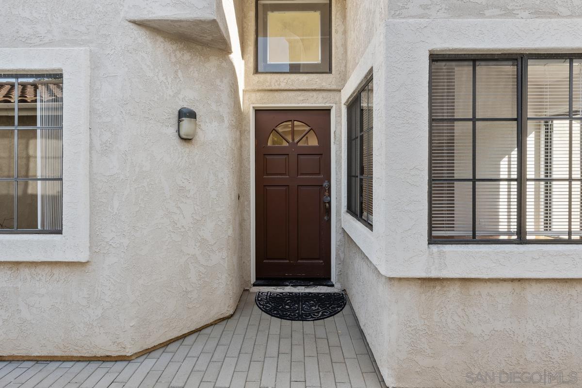 Detail Gallery Image 3 of 20 For 7143  Caminito Pantoja, San Diego,  CA 92122 - 3 Beds | 3 Baths