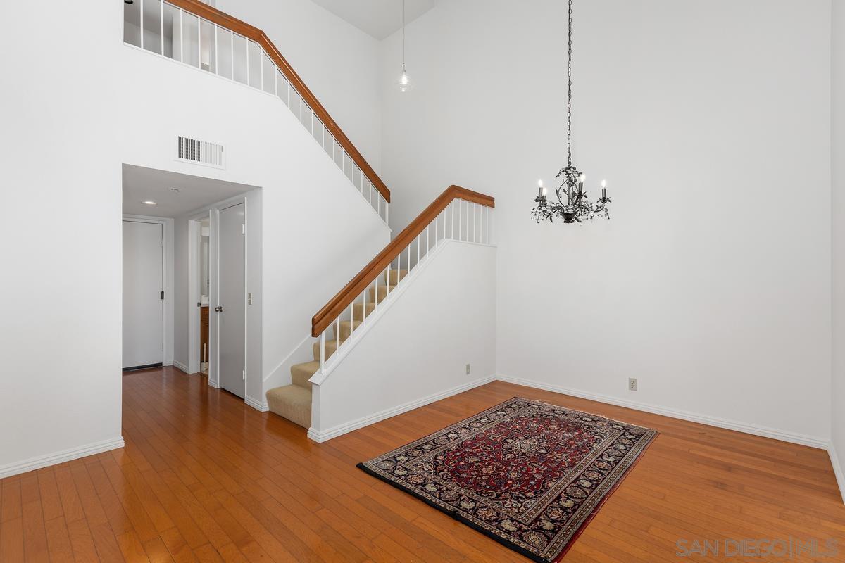 Detail Gallery Image 5 of 20 For 7143  Caminito Pantoja, San Diego,  CA 92122 - 3 Beds | 3 Baths