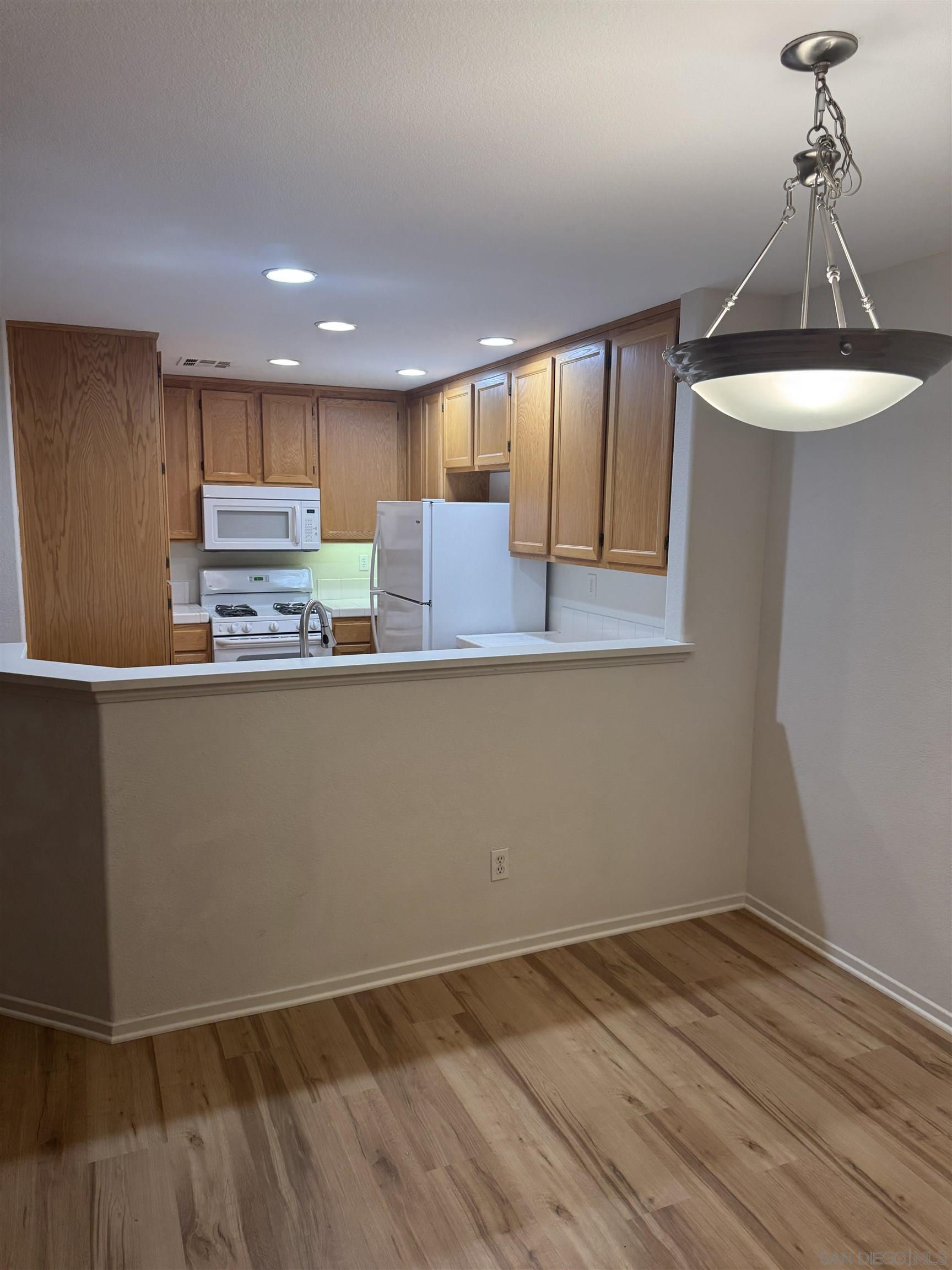 Detail Gallery Image 13 of 22 For 1835  Calvedos, Chula Vista,  CA 91913 - 2 Beds | 2 Baths