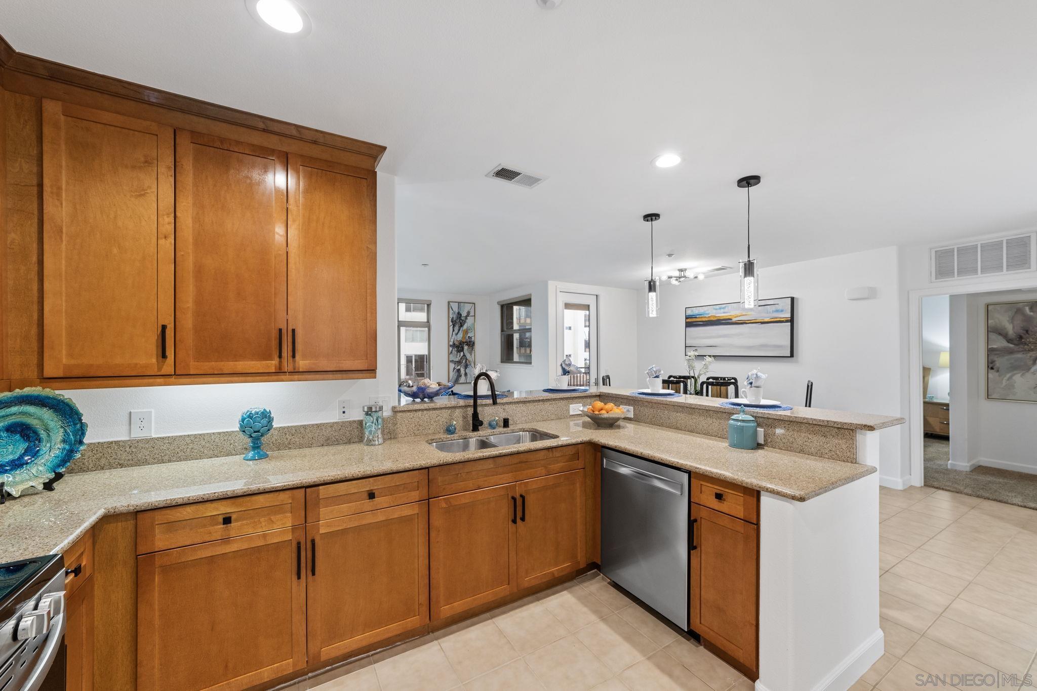 Detail Gallery Image 21 of 73 For 1019  Costa Pacifica Way  #1111,  Oceanside,  CA 92054 - 2 Beds | 2 Baths