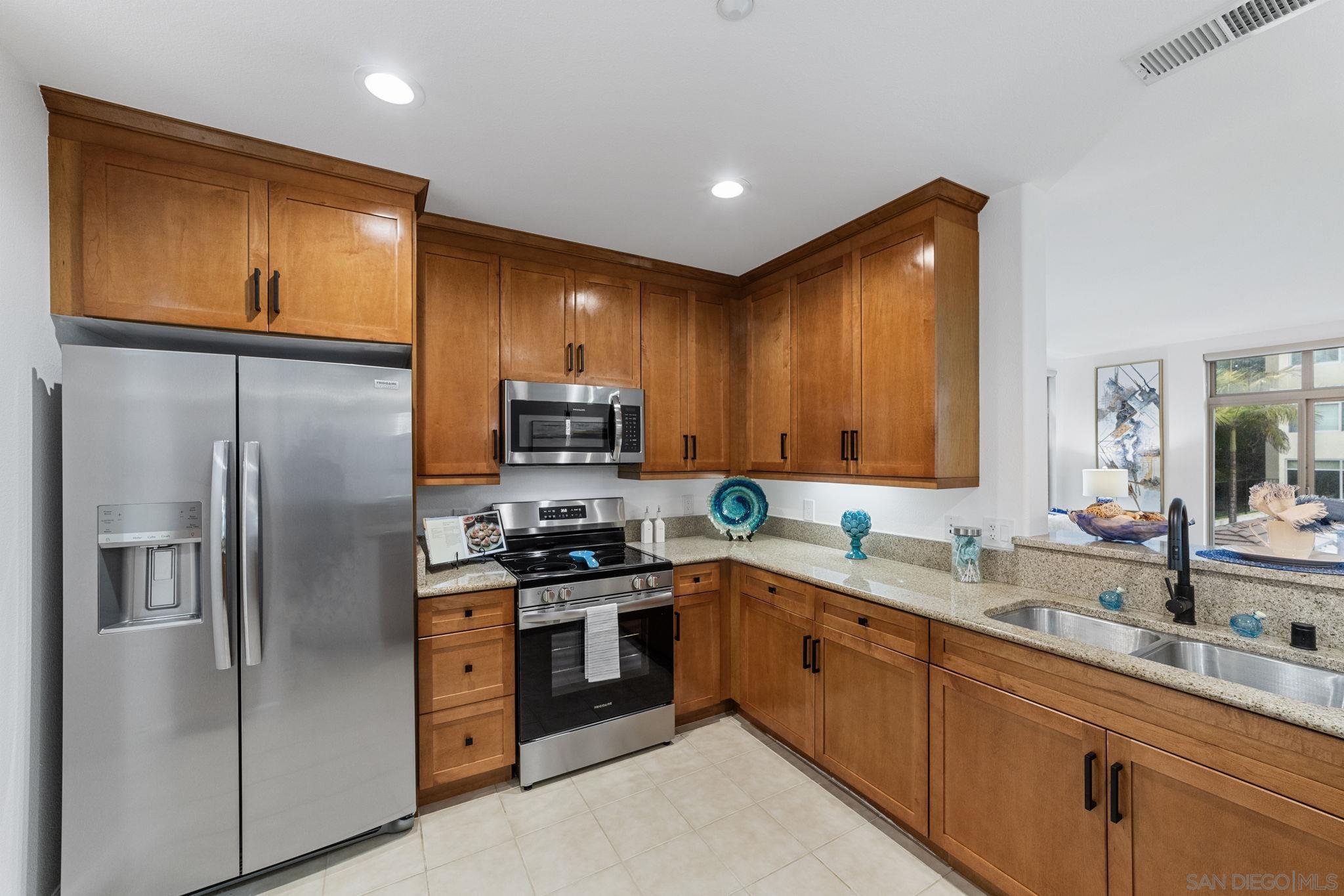 Detail Gallery Image 22 of 73 For 1019  Costa Pacifica Way  #1111,  Oceanside,  CA 92054 - 2 Beds | 2 Baths