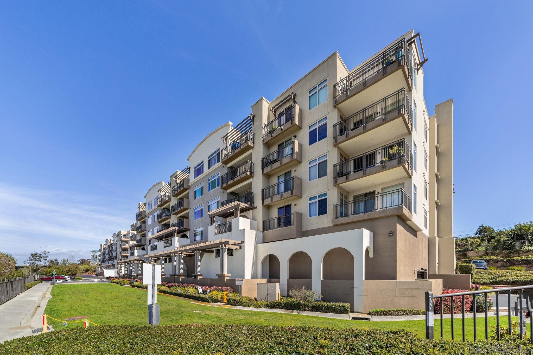 Detail Gallery Image 7 of 73 For 1019  Costa Pacifica Way  #1111,  Oceanside,  CA 92054 - 2 Beds | 2 Baths